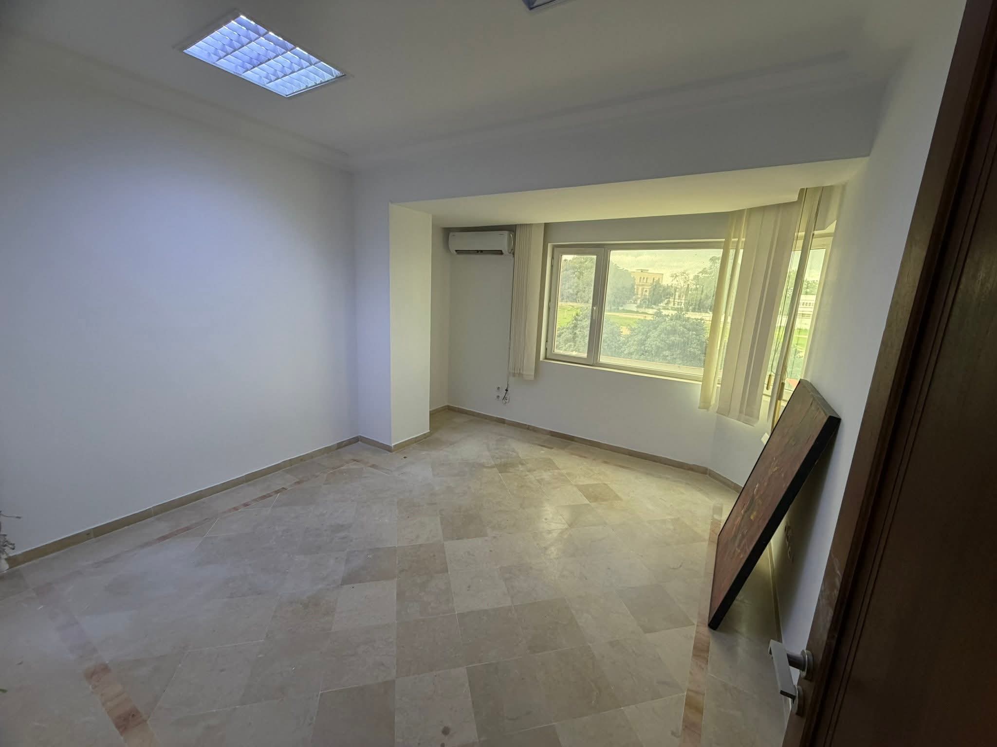 Ariana Ville&nbsp;Borj El Baccouche&nbsp;Bureaux & Commerces&nbsp;Bureau&nbsp;Bureau h4 1750 d borj baccouche