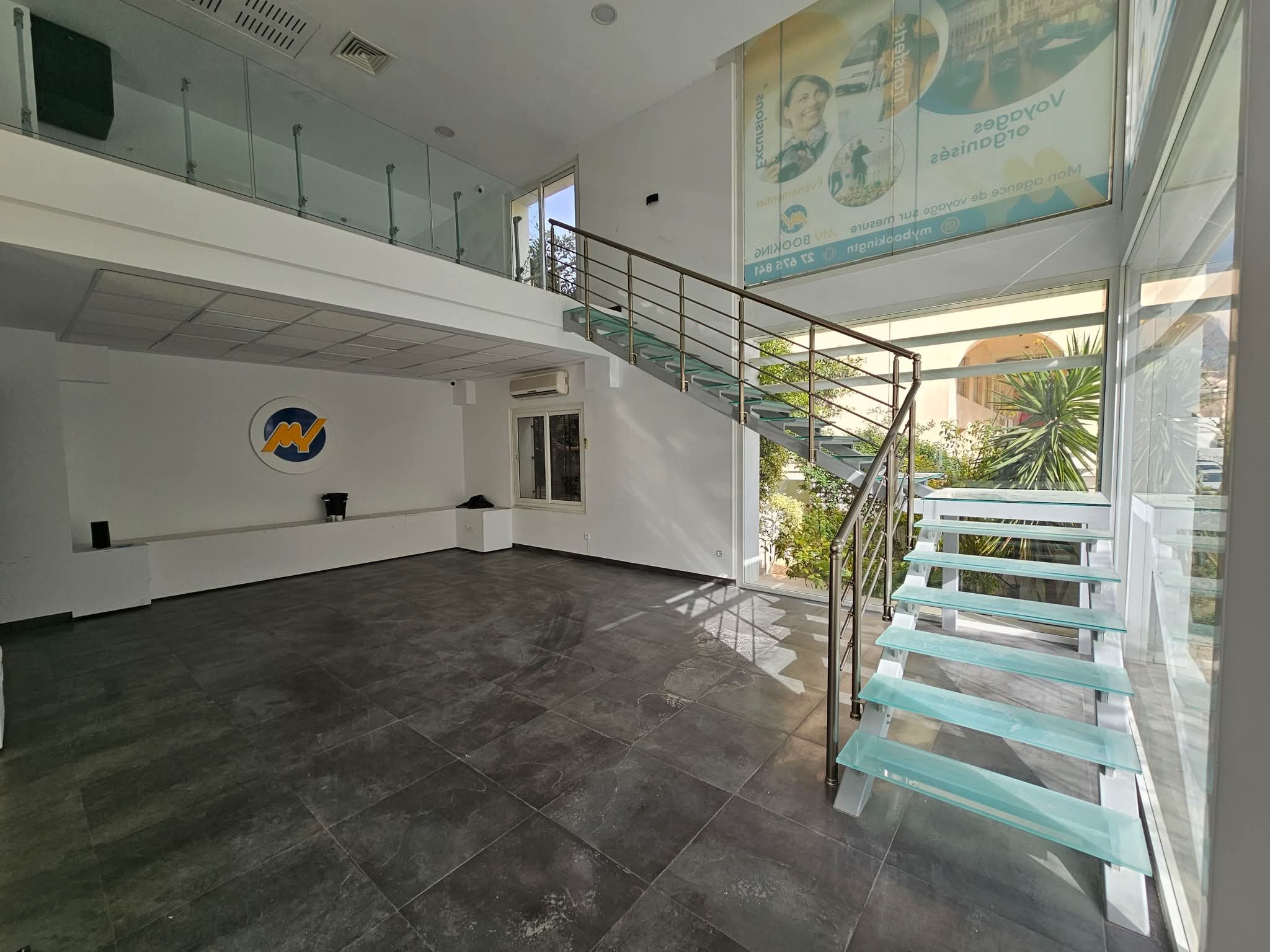 La Marsa&nbsp;Berge Du Lac&nbsp;Bureaux & Commerces&nbsp;Surfaces&nbsp;Local commercial  5000d  berges du lac 2