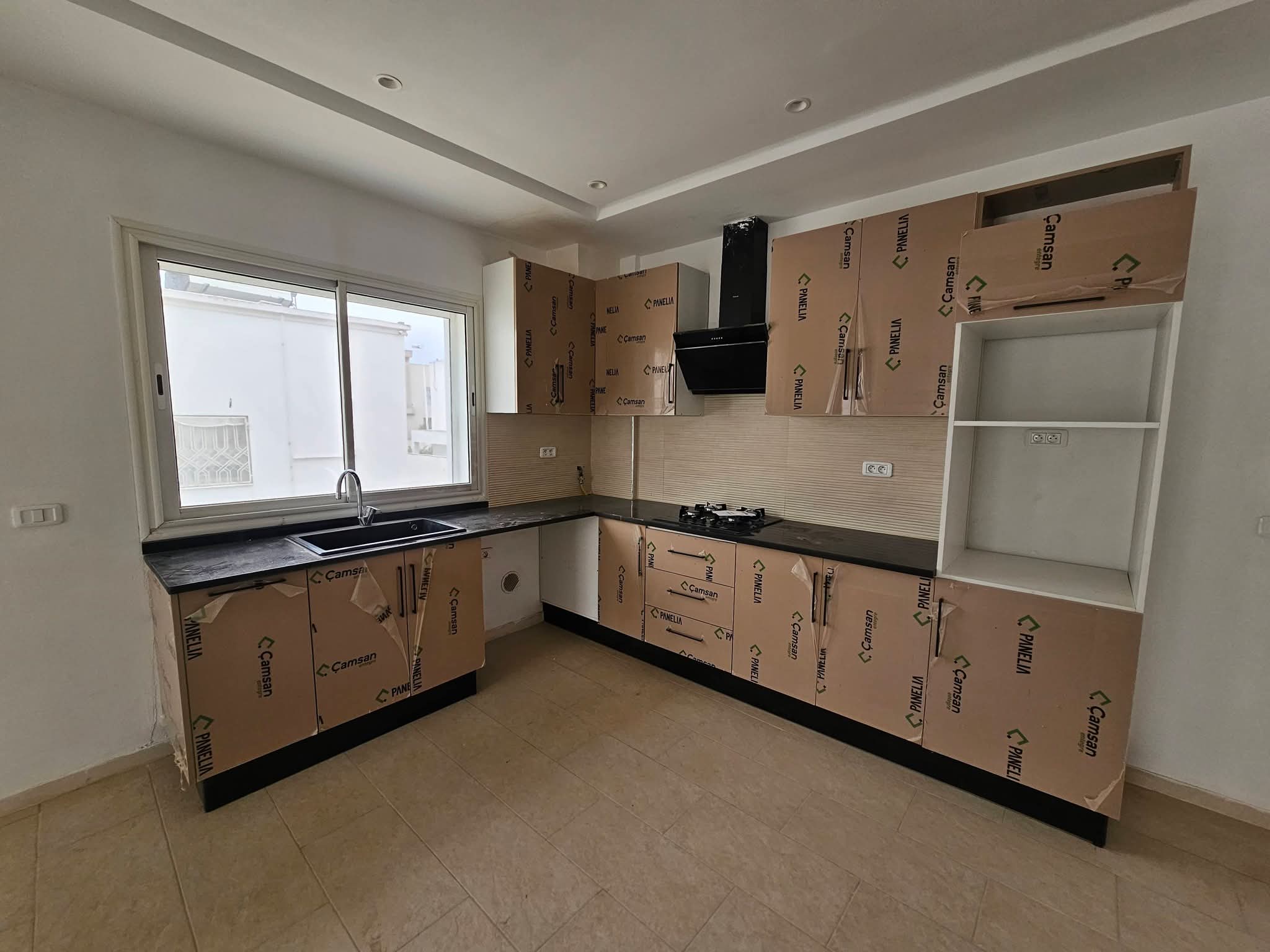 Mnihla&nbsp;Jardins d'el Menzah&nbsp;Location&nbsp;Appart. 4 pi�ces&nbsp;S3 1500d jardin del menzah 2