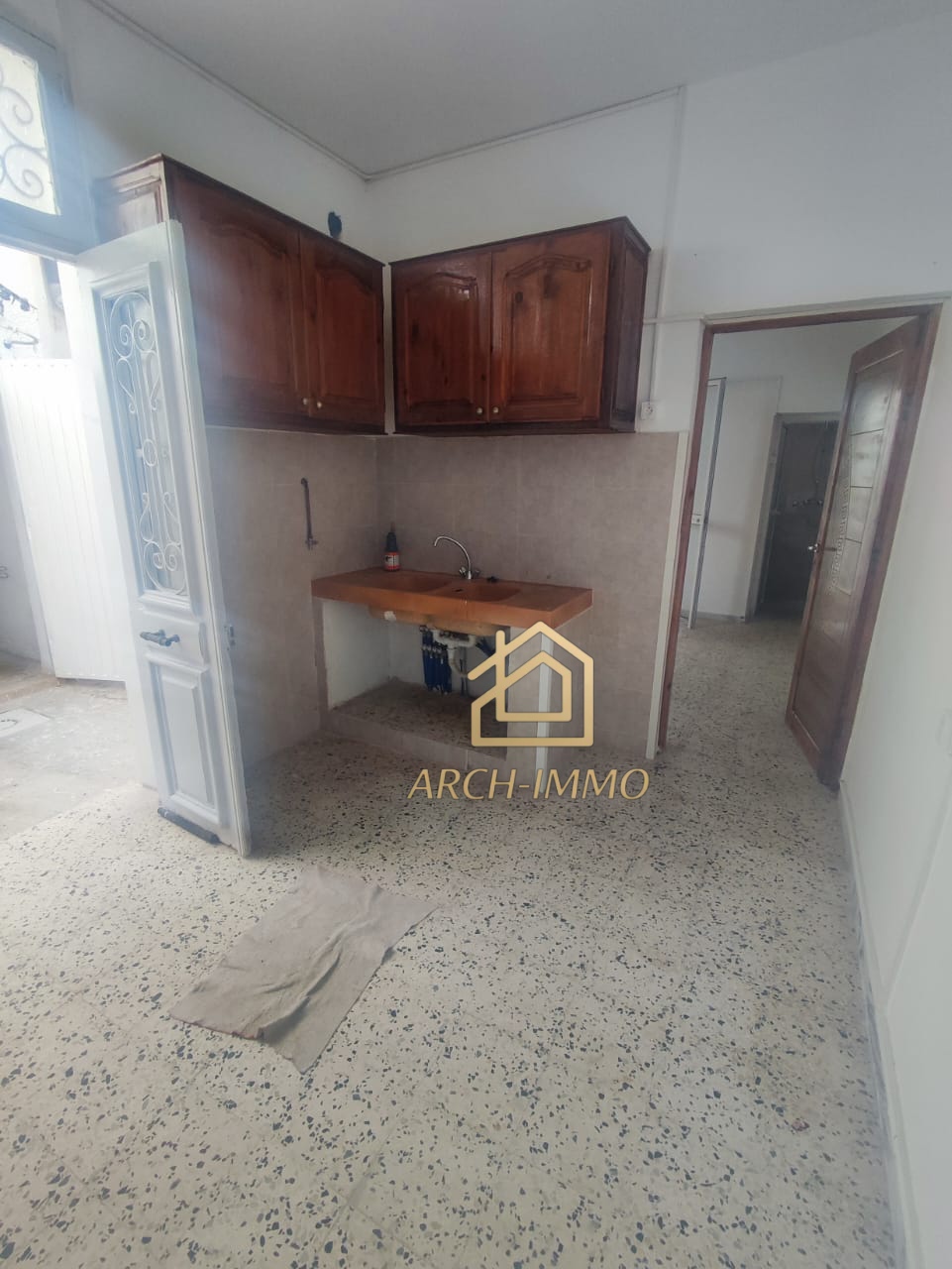 Bab Bhar&nbsp;Hedi Chaker&nbsp;Location&nbsp;Appart. 2 pi�ces&nbsp;Studio hall1 rue asdrubal lafayette