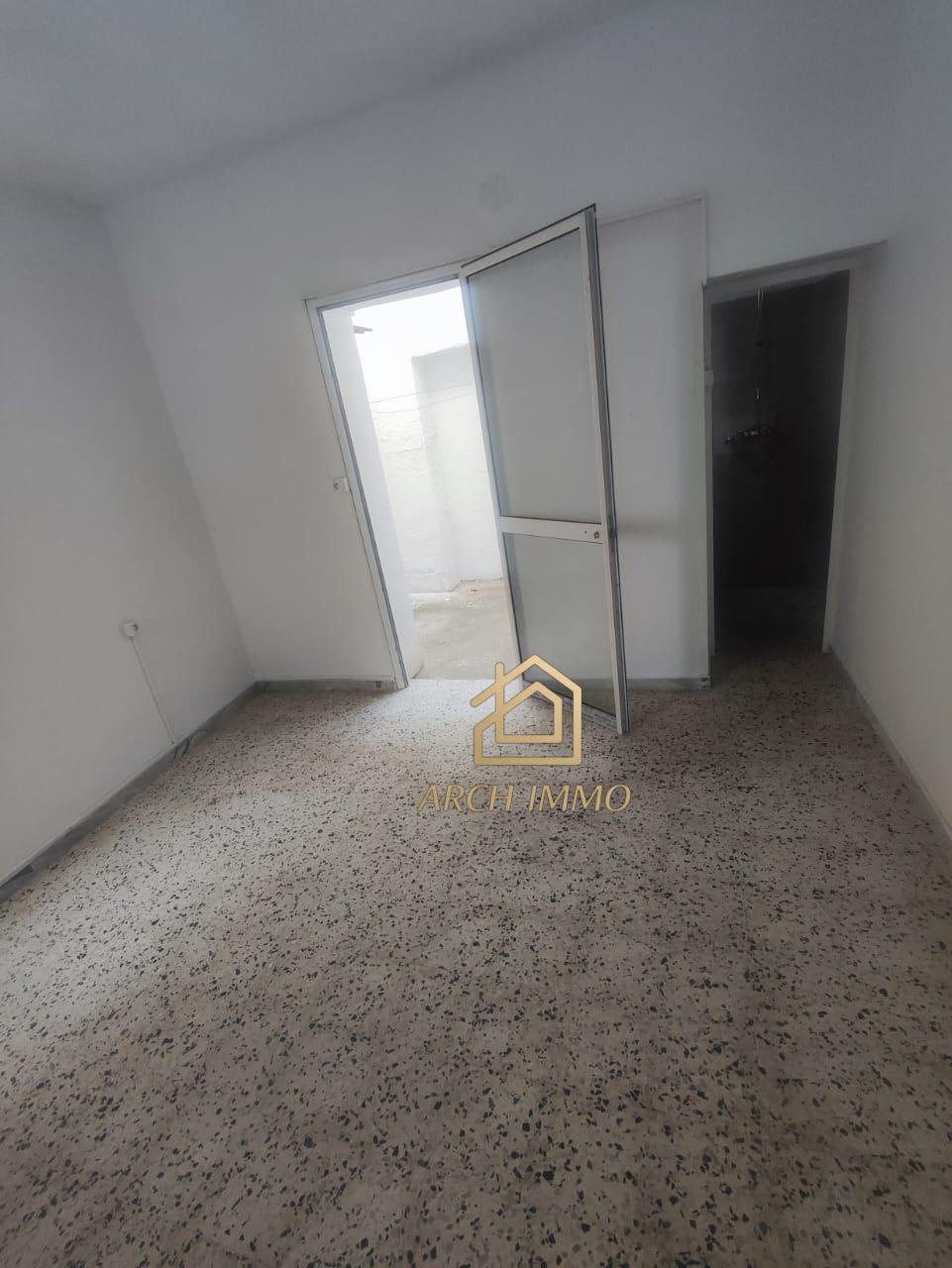 Bab Bhar&nbsp;Hedi Chaker&nbsp;Location&nbsp;Appart. 2 pi�ces&nbsp;Studio hall1 rue asdrubal lafayette