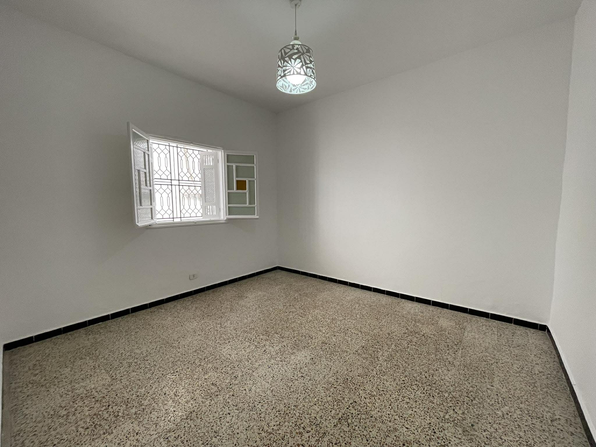 Rades&nbsp;Rades&nbsp;Location&nbsp;Maisons&nbsp;Un rdc de villa s3 � rades