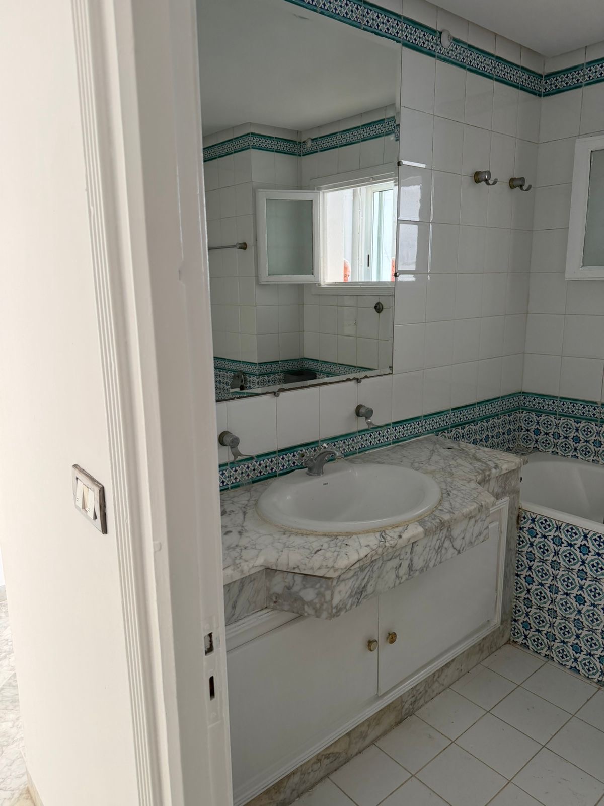 Ariana Ville&nbsp;Cite Ennasr 2&nbsp;Location&nbsp;Appart. 4 pi�ces&nbsp;S3 usage habitation bureautique � ennasr