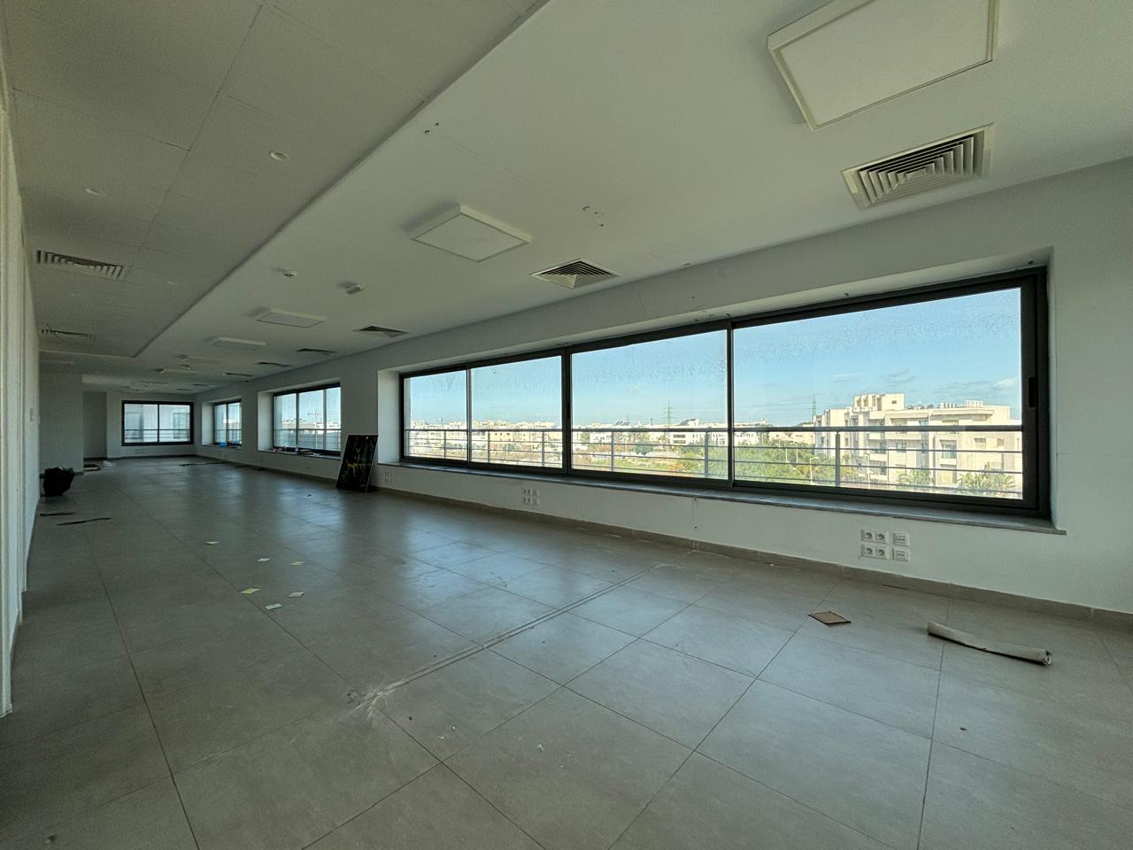 Ain Zaghouan&nbsp;Jardins de Carthage&nbsp;Bureaux & Commerces&nbsp;Surfaces&nbsp;Open space de 250m2 aux jardins de carthage