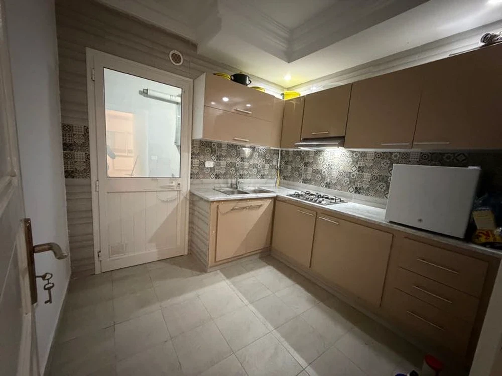 La Marsa&nbsp;Cite Bhar Lazreg&nbsp;Location&nbsp;Appart. 2 pi�ces&nbsp;Etage de villa s plus 2 bon standing