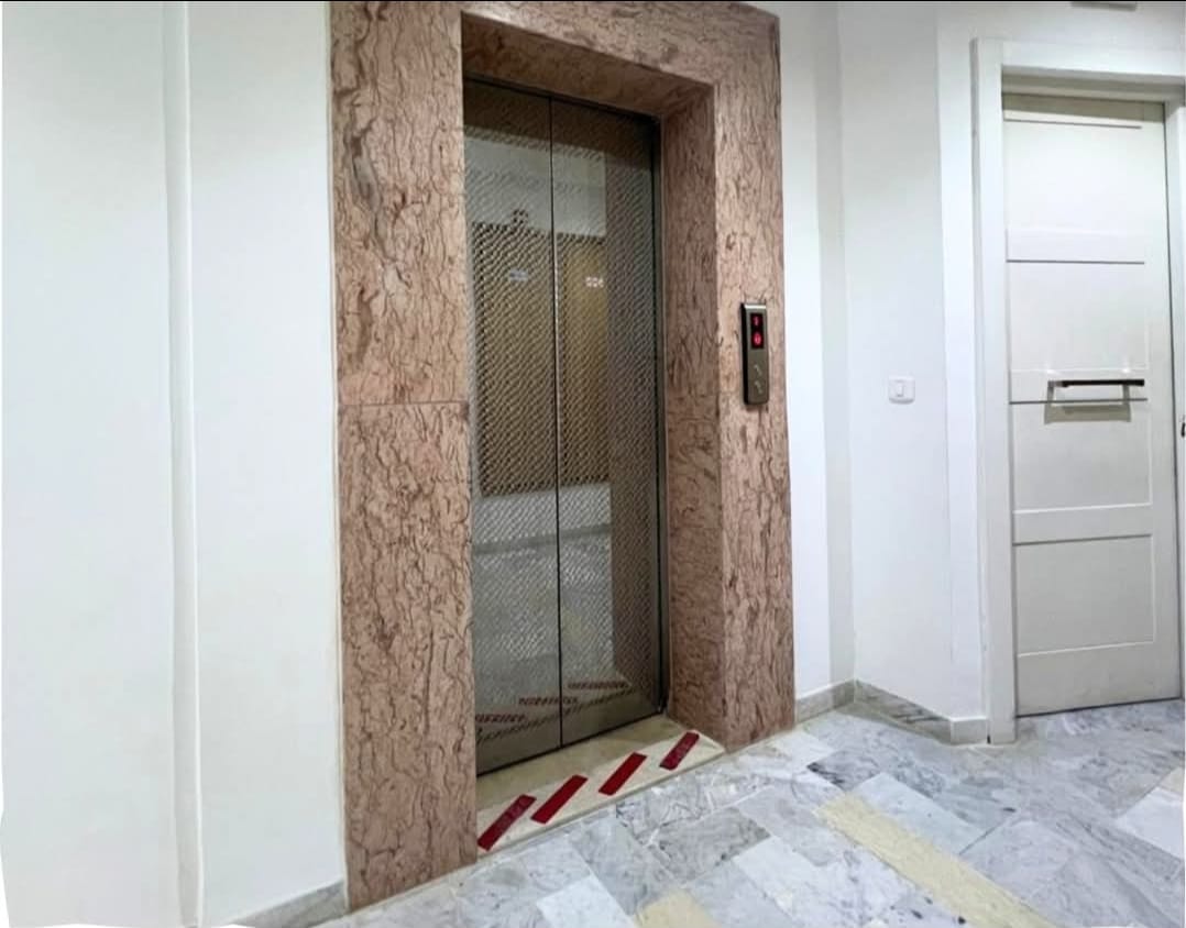 Sousse Jaouhara&nbsp;Sousse Khezama&nbsp;Vente&nbsp;Maisons&nbsp;Immeuble r5 bureaux avec des local commerciale