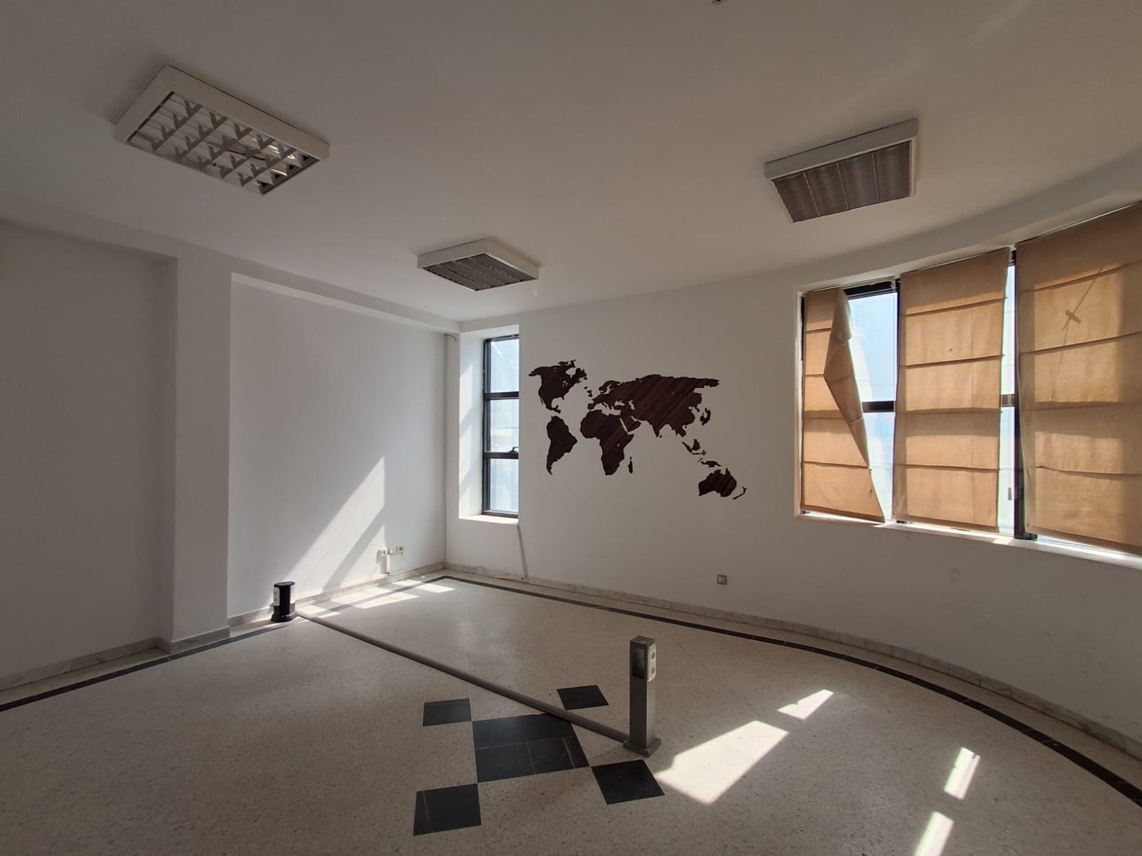 La Marsa&nbsp;Berge Du Lac&nbsp;Location&nbsp;Surfaces&nbsp;Hall 3 � usage bureautique au lac 1