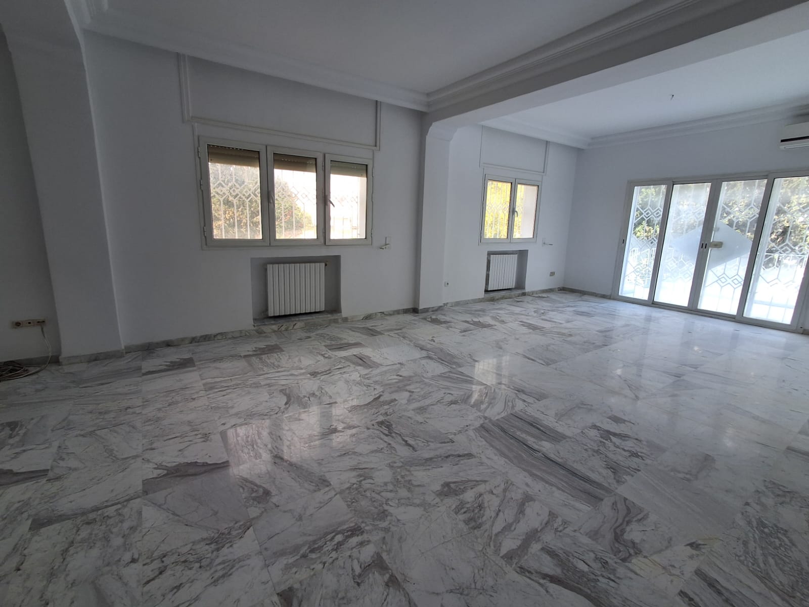 La Marsa&nbsp;Gammart&nbsp;Location&nbsp;Maisons&nbsp;Villa s6 avec jardin et piscine � gammarth