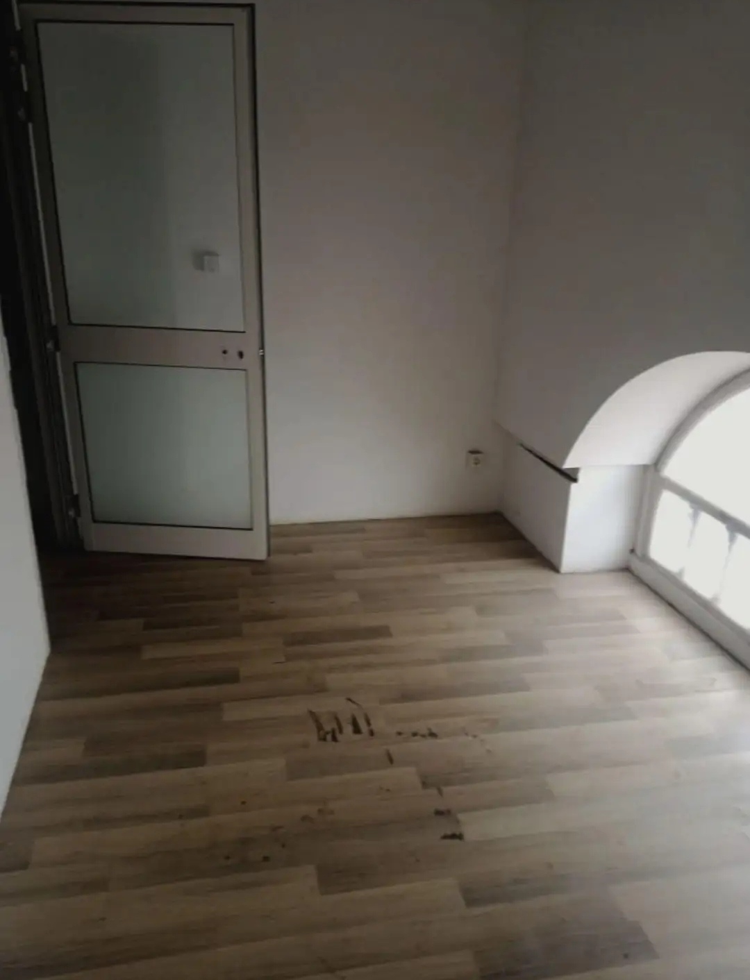 Ariana Ville&nbsp;Ariana&nbsp;Bureaux & Commerces&nbsp;Bureau&nbsp;Cit� ennasr bureau 420 dt par mois