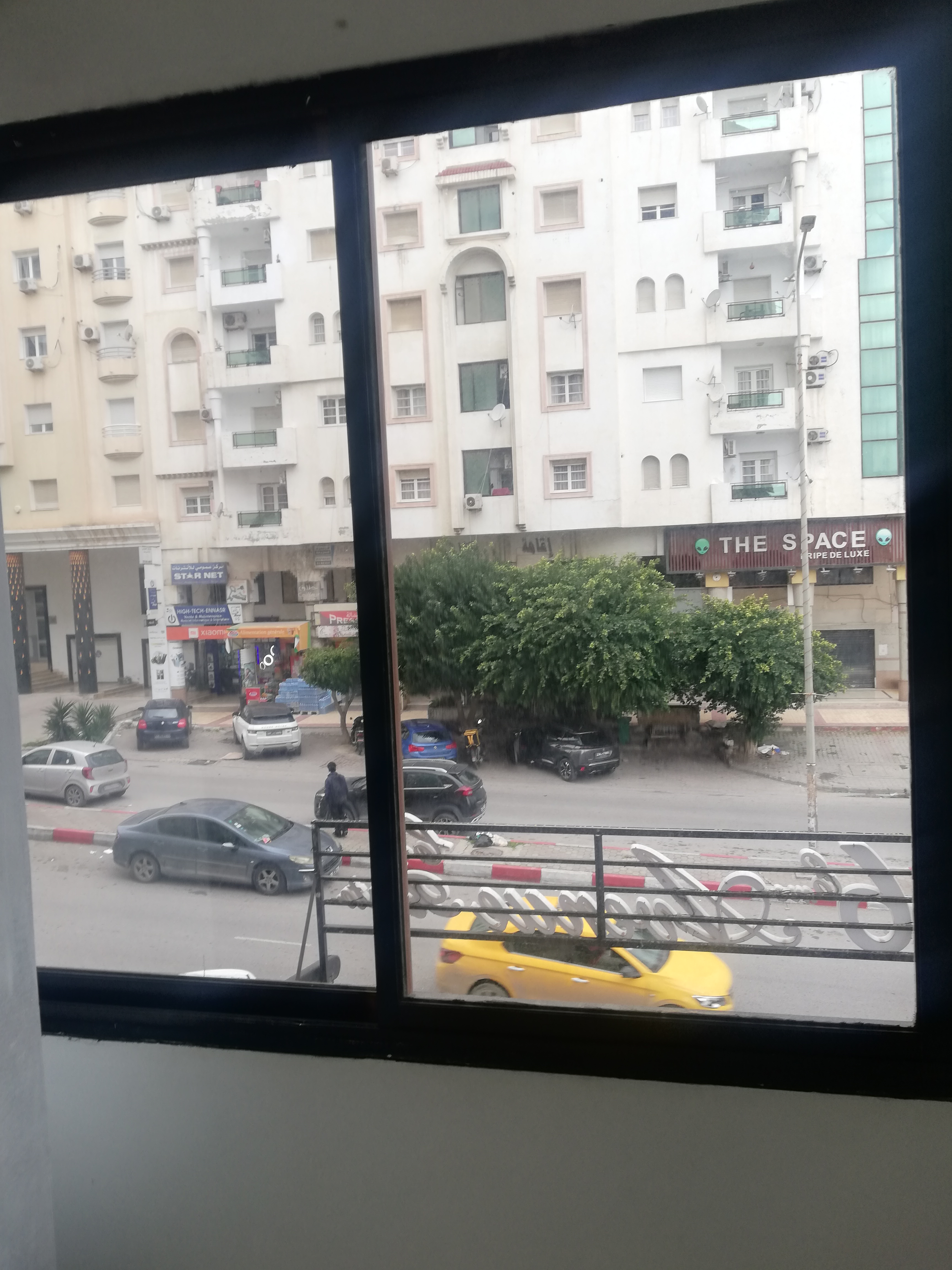 Ariana Ville&nbsp;Cite Ennasr 2&nbsp;Location&nbsp;Appart. 1 pi�ce&nbsp;Usage bureau 650 dt 7ois