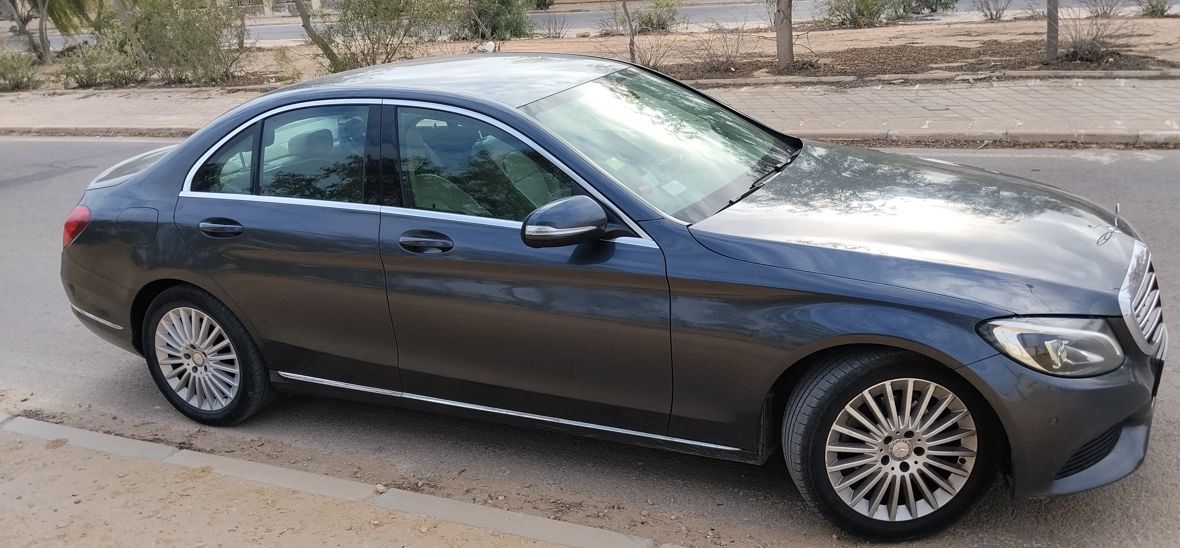 Gabes Medina&nbsp;Gabes&nbsp;Mercedes&nbsp;C&nbsp;Joli mercedes c200