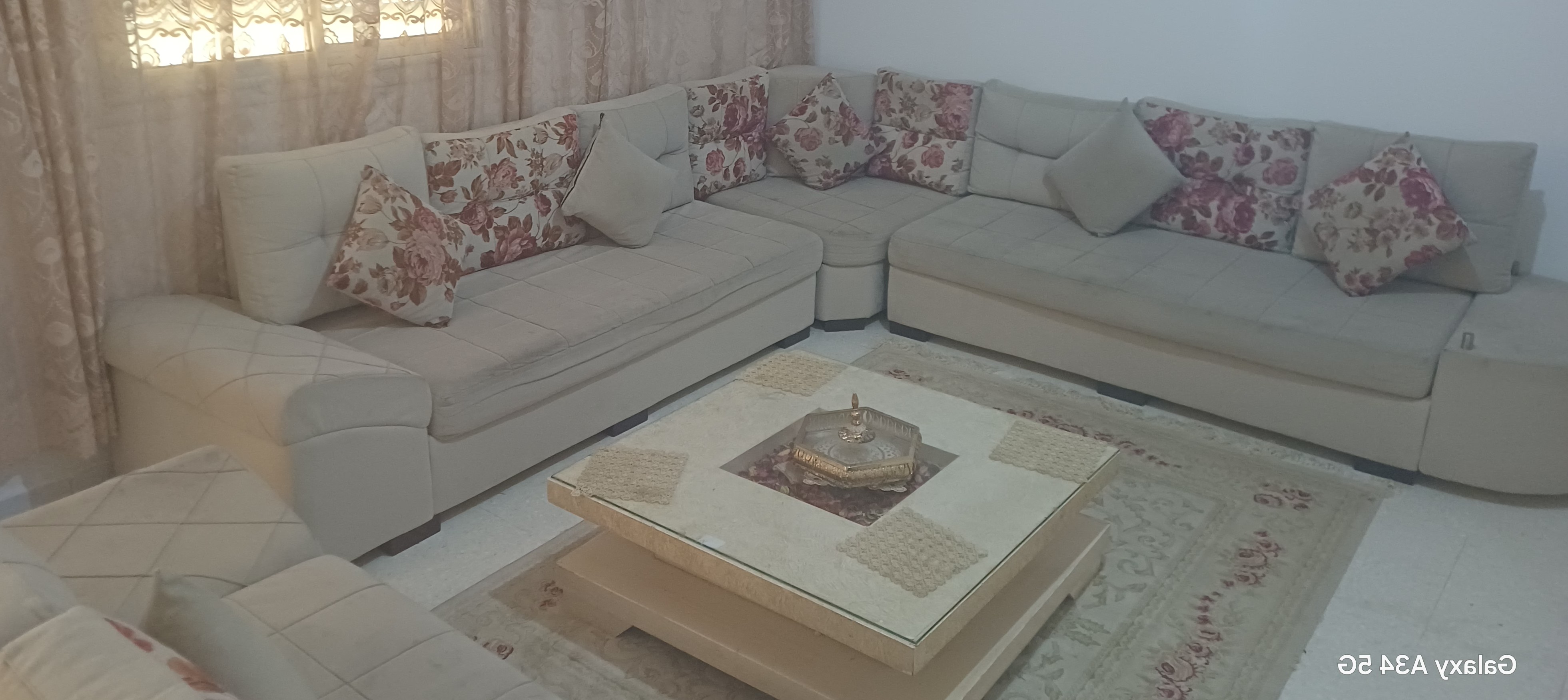 Ben Arous&nbsp;Ben Arous&nbsp;Salon - Salle � manger &nbsp;Salons&nbsp;Salon avec table