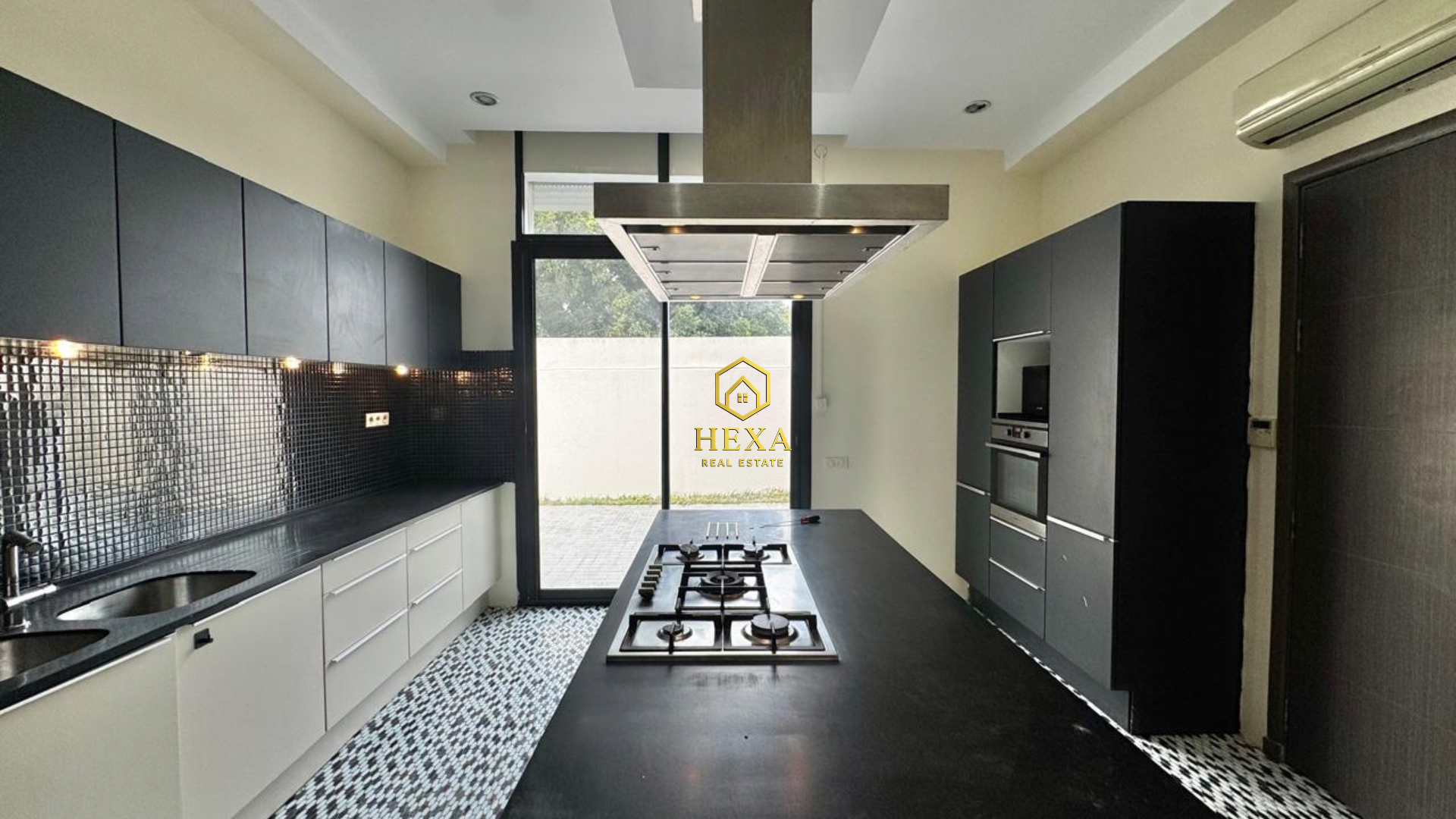 La Marsa&nbsp;Marsa Ennassim&nbsp;Location&nbsp;Maisons&nbsp;Villa s4 avce piscine et jardin � la marsa