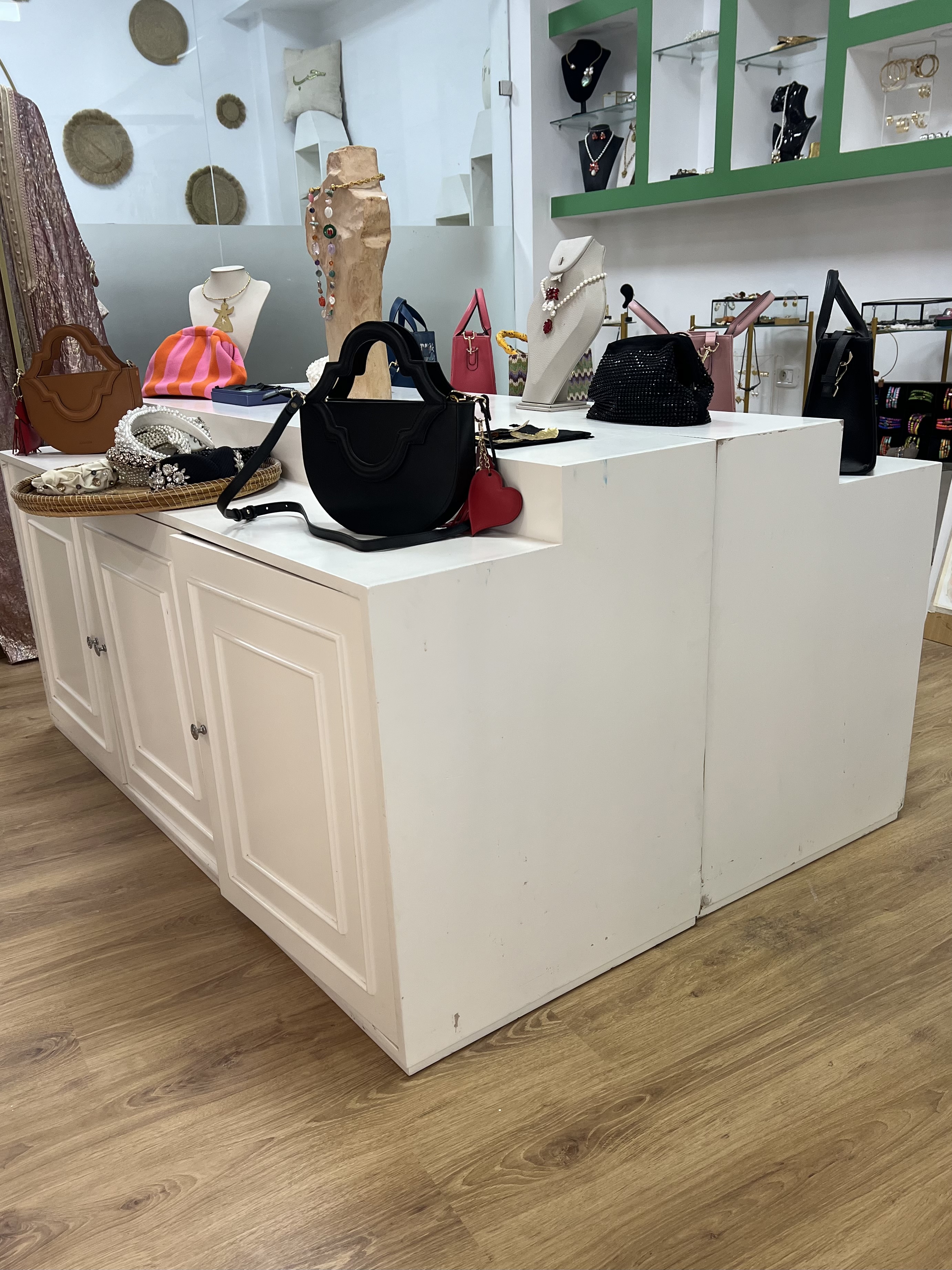 La Soukra&nbsp;La Soukra&nbsp;Salon - Salle � manger &nbsp;Etag�res, rangements&nbsp;Lot de 2 meubles de rangements