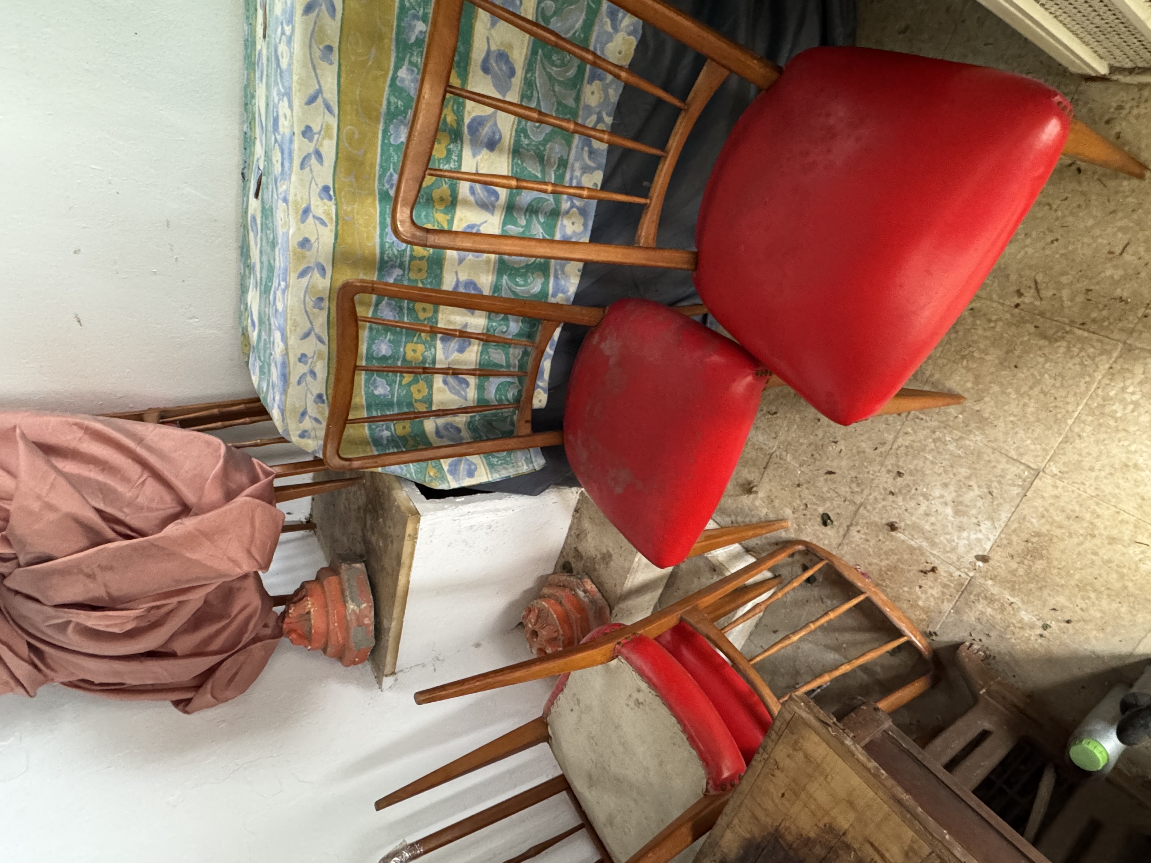 Ariana Ville&nbsp;El Menzah 5&nbsp;Salon - Salle � manger &nbsp;Salle � manger&nbsp;Lot de meubles anciens en bois massif