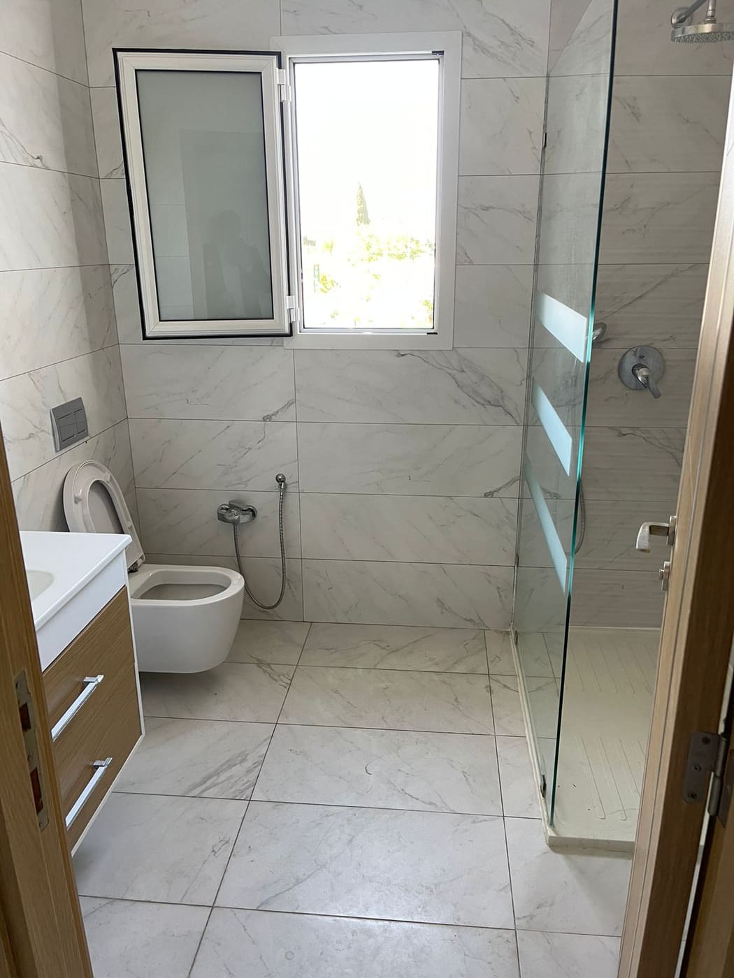 La Marsa&nbsp;El Aouina&nbsp;Location&nbsp;Appart. 2 pi�ces&nbsp;App spacieux s2 pas loin du closerie ain zaghouan