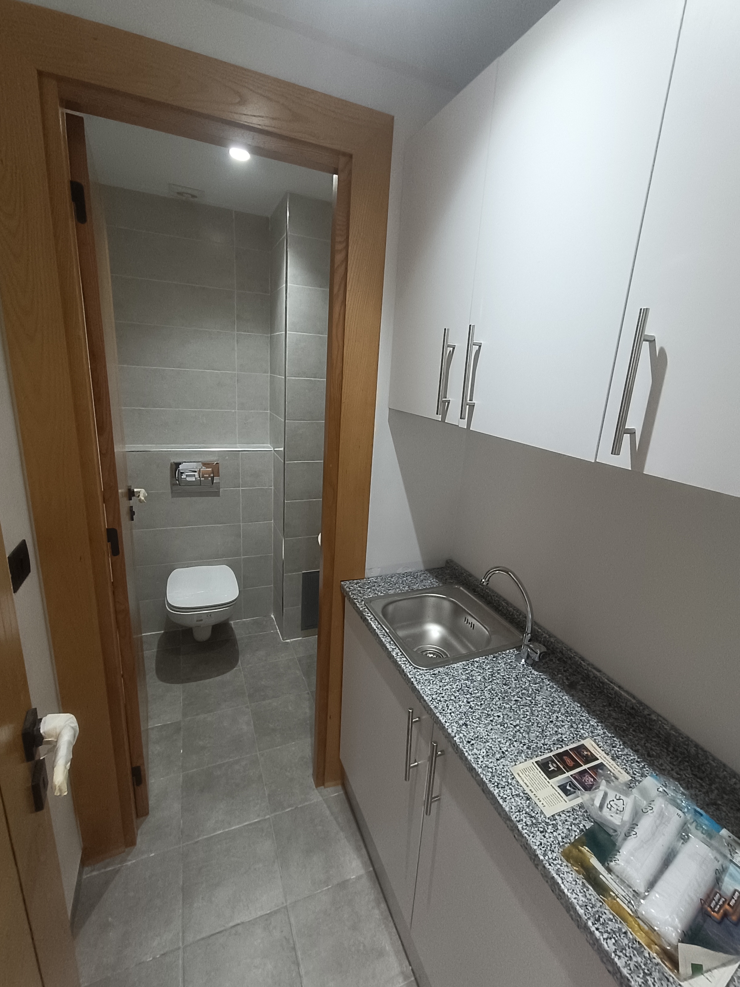 Cite El Khadra&nbsp;Cite El Khadra&nbsp;Bureaux & Commerces&nbsp;Bureau&nbsp;Bureau neuf  ht standing grand accueil et 01 piece