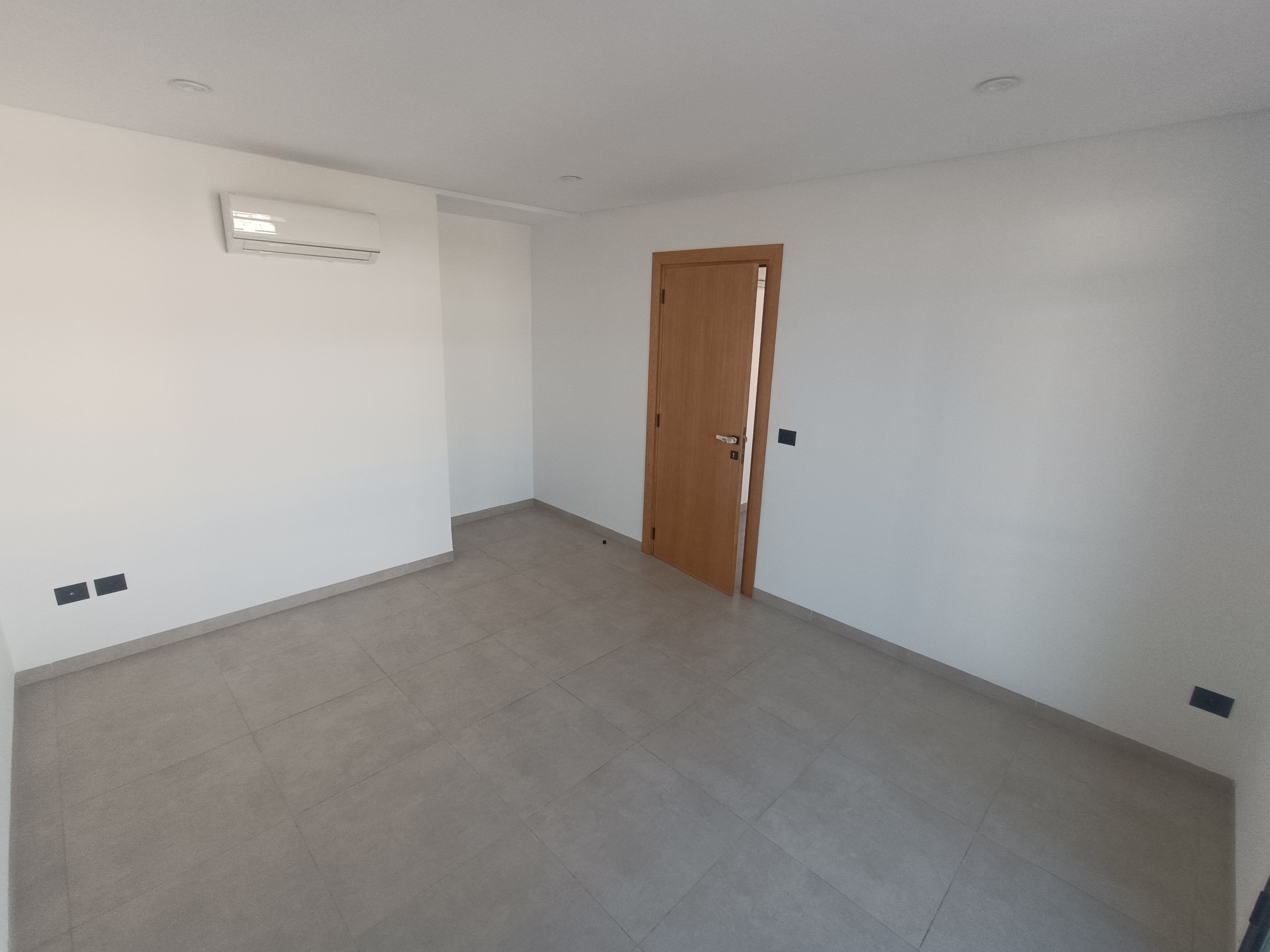 Cite El Khadra&nbsp;Cite El Khadra&nbsp;Bureaux & Commerces&nbsp;Bureau&nbsp;Bureau neuf  ht standing grand accueil et 01 piece