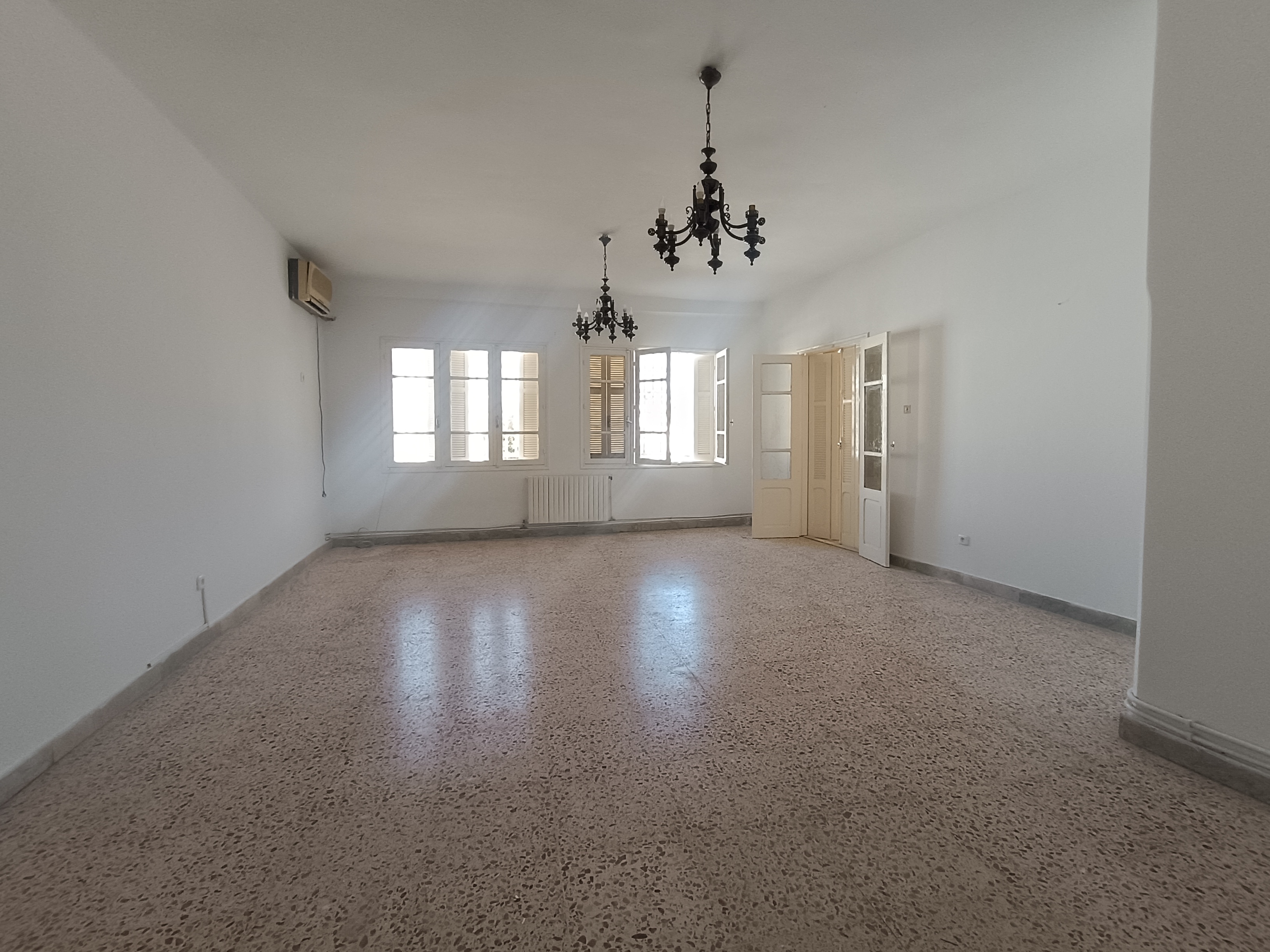 El Menzah&nbsp;Mutuelle Ville&nbsp;Location&nbsp;Appart. 4 pi�ces&nbsp;Spacieux etage de villa mutuelleville