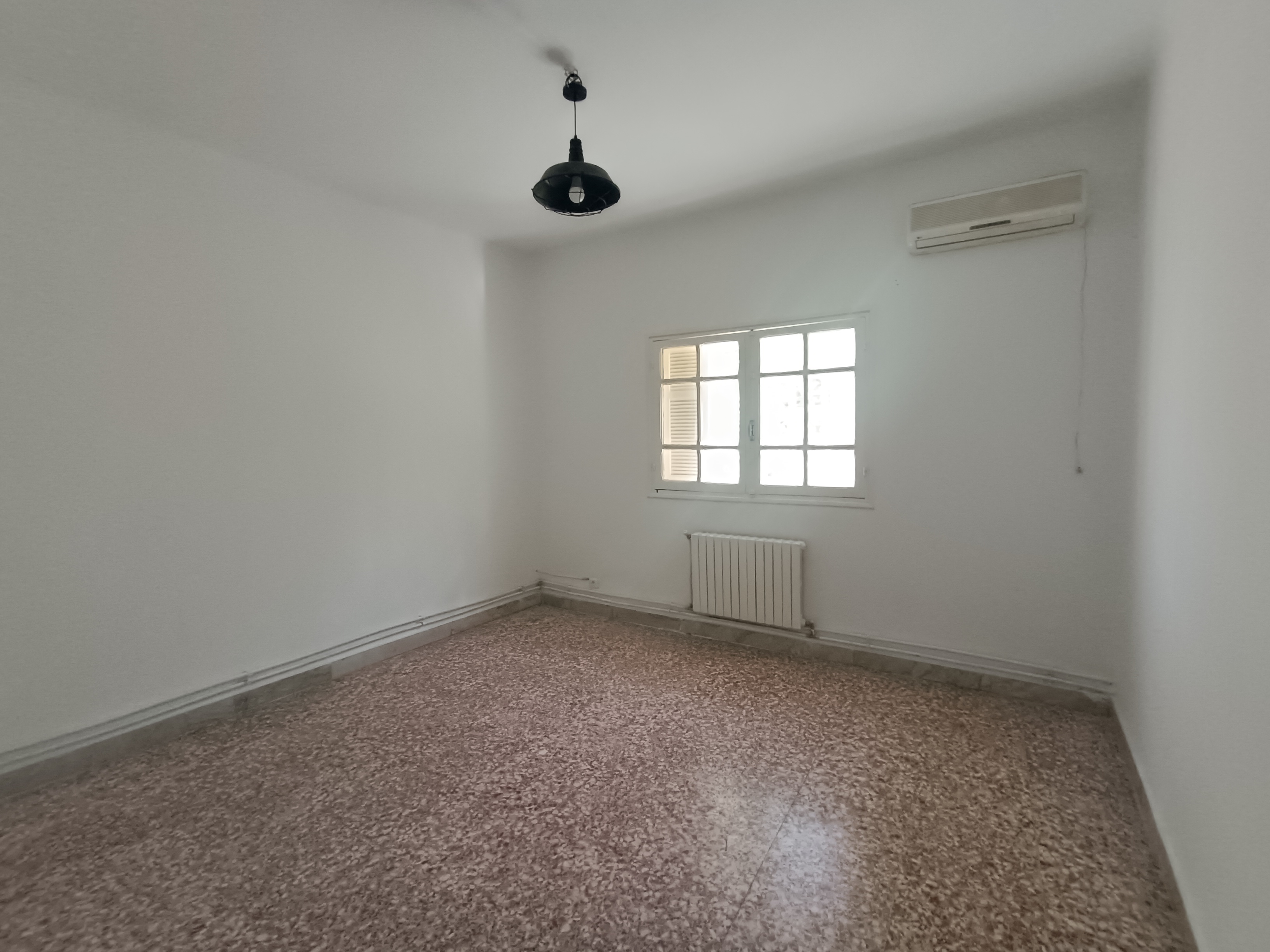 El Menzah&nbsp;Mutuelle Ville&nbsp;Location&nbsp;Appart. 4 pi�ces&nbsp;Spacieux etage de villa mutuelleville