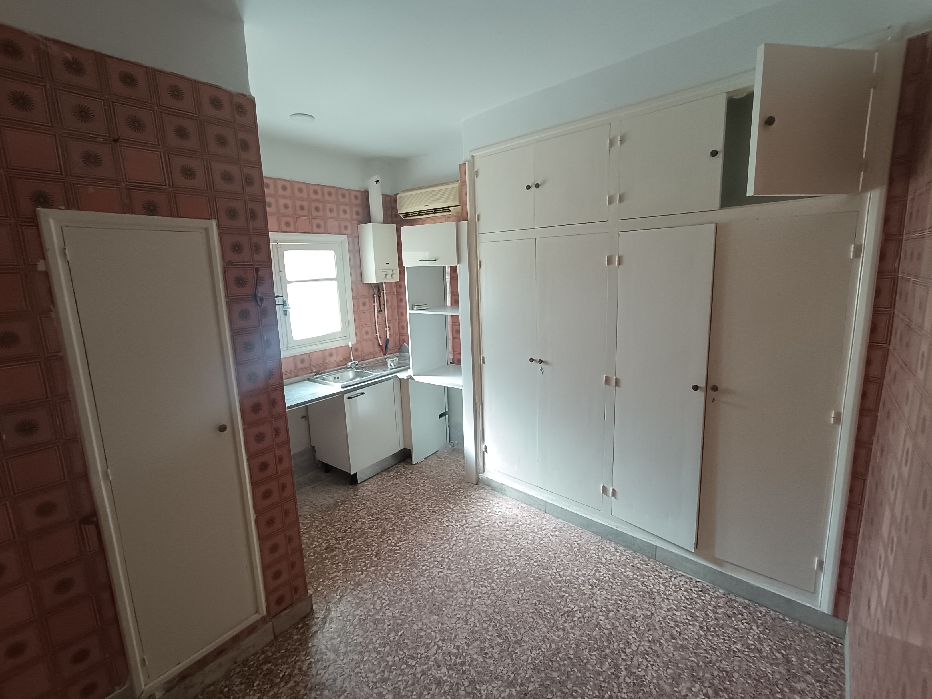El Menzah&nbsp;Mutuelle Ville&nbsp;Location&nbsp;Appart. 4 pi�ces&nbsp;Spacieux etage de villa mutuelleville