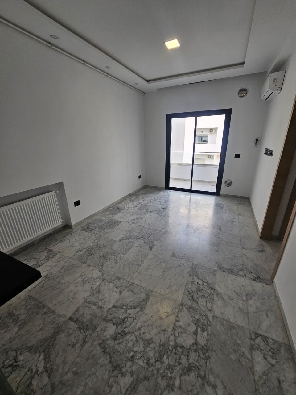 Ain Zaghouan&nbsp;Ain Zaghouan&nbsp;Location&nbsp;Appart. 3 pi�ces&nbsp;S plus deux lumineux � la nv soukra