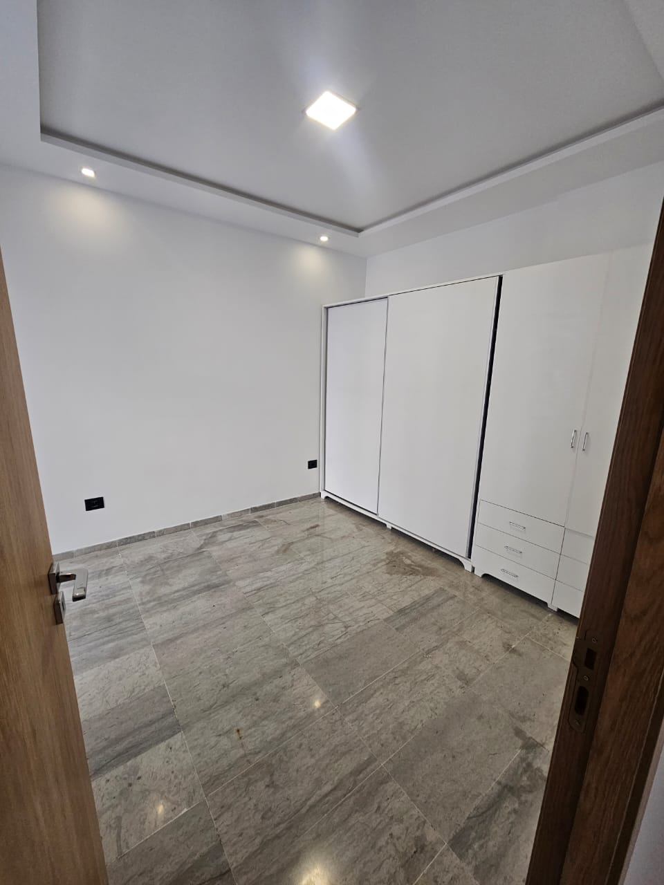 Ain Zaghouan&nbsp;Ain Zaghouan&nbsp;Location&nbsp;Appart. 3 pi�ces&nbsp;S plus deux lumineux � la nv soukra