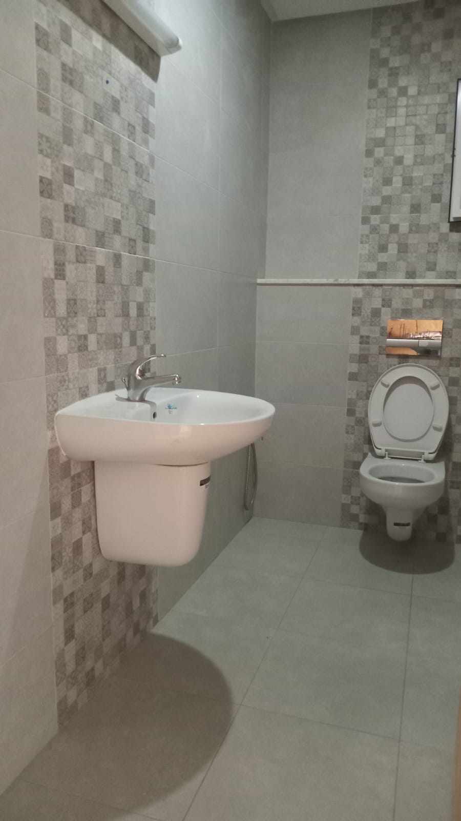 Ain Zaghouan&nbsp;Ain Zaghouan&nbsp;Location&nbsp;Appart. 2 pi�ces&nbsp;S plus un cuisine ind�p � l'aouina