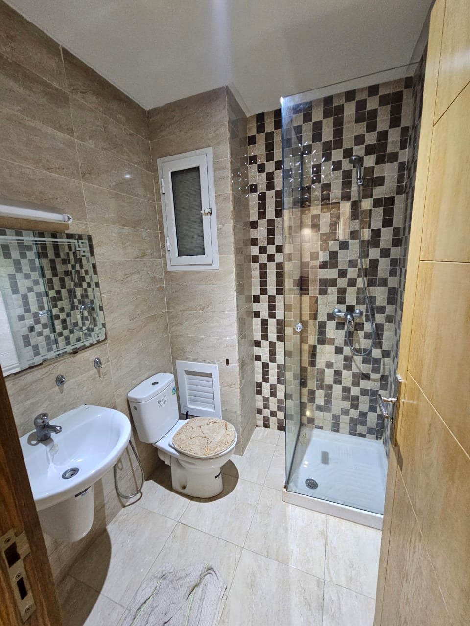 Ain Zaghouan&nbsp;Ain Zaghouan&nbsp;Location&nbsp;Appart. 2 pi�ces&nbsp;S plus un richement meubl� � l'aouina