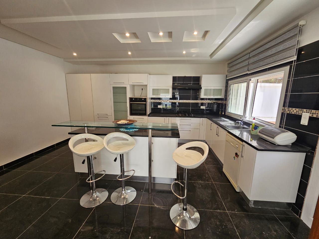 Ain Zaghouan&nbsp;Ain Zaghouan&nbsp;Location&nbsp;Appart. 4 pi�ces&nbsp;Une belle villa tr�s spacieuse la nv soukra