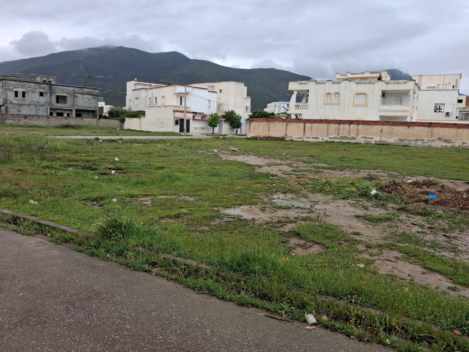 Hammam Chatt&nbsp;Hammam Chatt&nbsp;Terrain&nbsp;Terrain nu&nbsp;Gps terrain  hnia vibilis� avec titre foncier