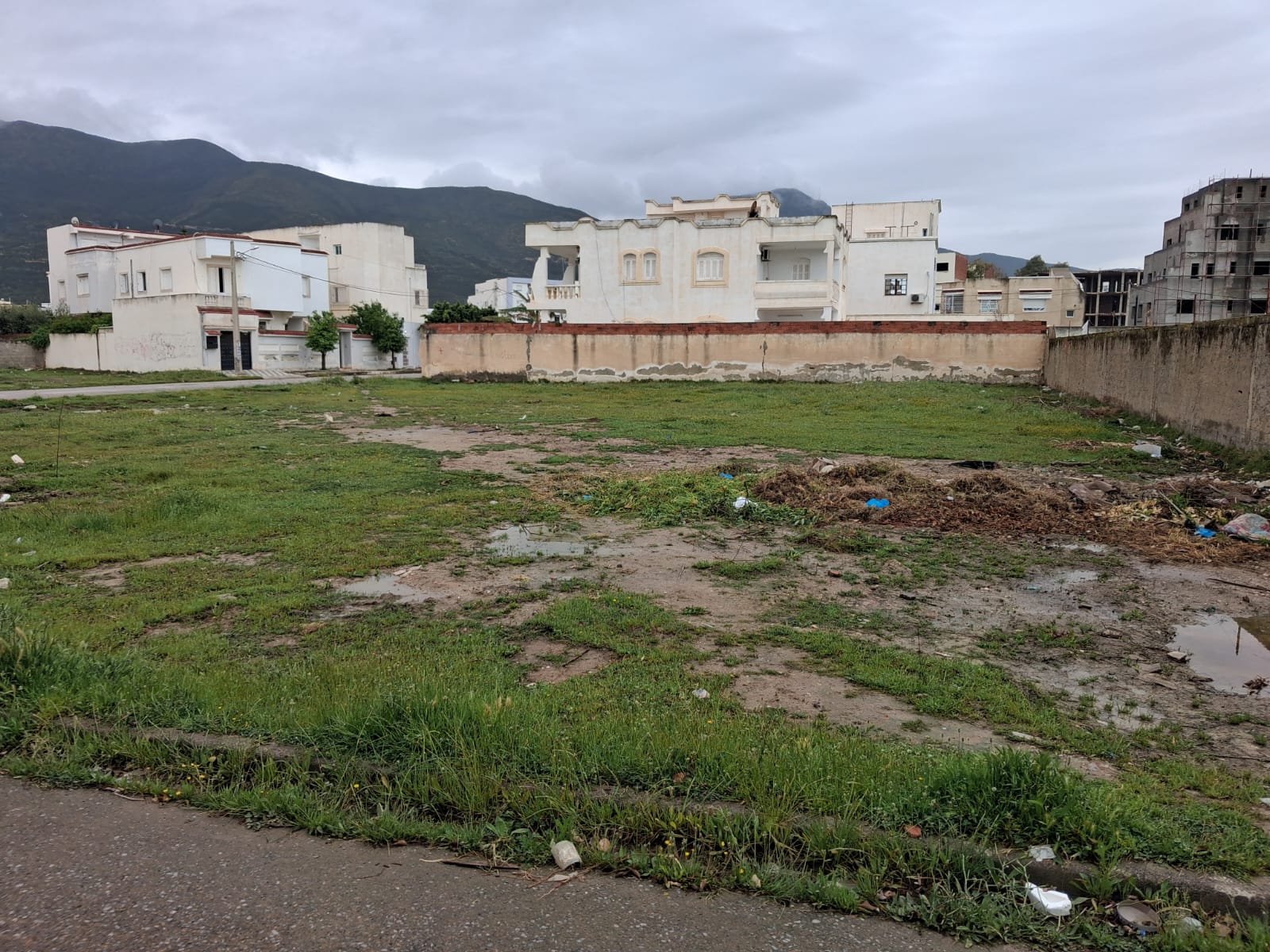 Hammam Chatt&nbsp;Hammam Chatt&nbsp;Terrain&nbsp;Terrain nu&nbsp;Gps terrain  hnia vibilis� avec titre foncier