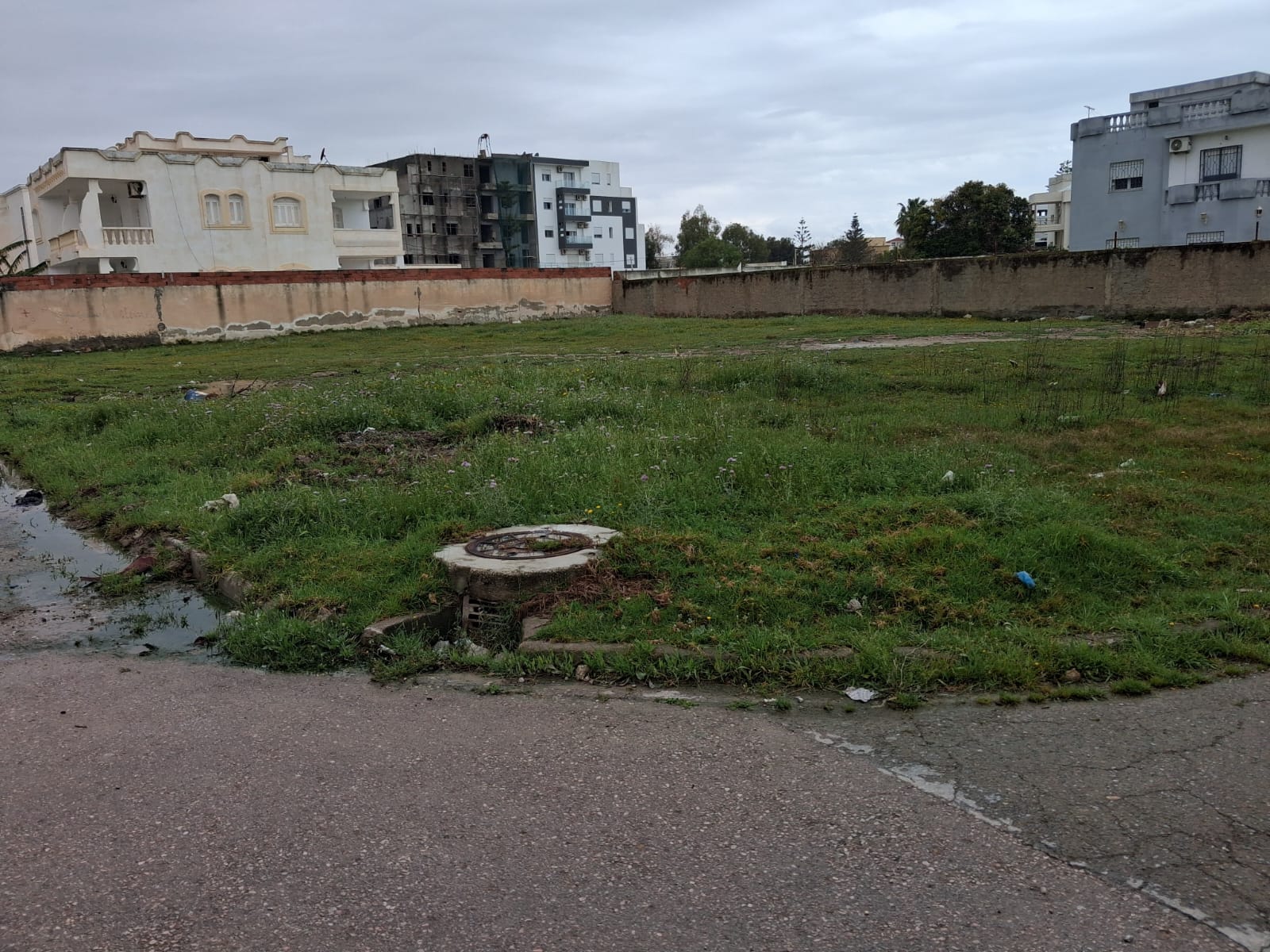 Hammam Chatt&nbsp;Hammam Chatt&nbsp;Terrain&nbsp;Terrain nu&nbsp;Gps terrain  hnia vibilis� avec titre foncier