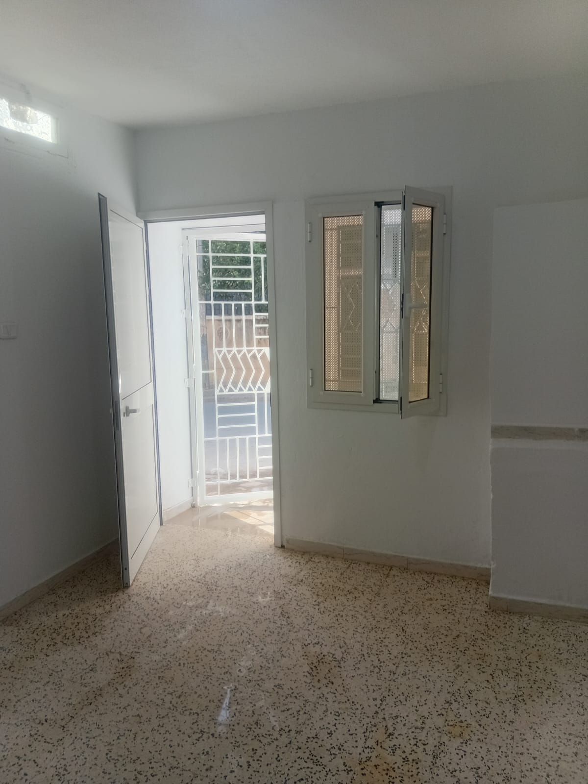 El Mourouj&nbsp;El Mourouj&nbsp;Location&nbsp;Appart. 1 pi�ce&nbsp;Studio ind�pendant au mourouj 2