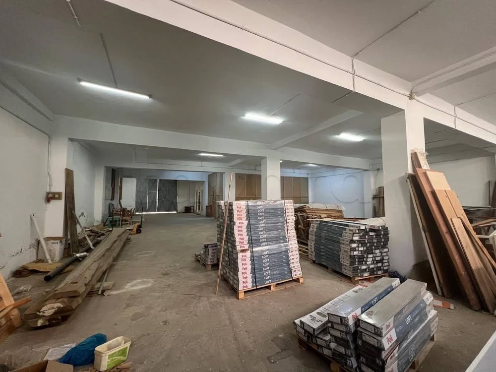 Ariana Ville&nbsp;Ariana&nbsp;Bureaux & Commerces&nbsp;Atelier,Garage&nbsp;Local industriel � ariana c�t� rondpoint escale