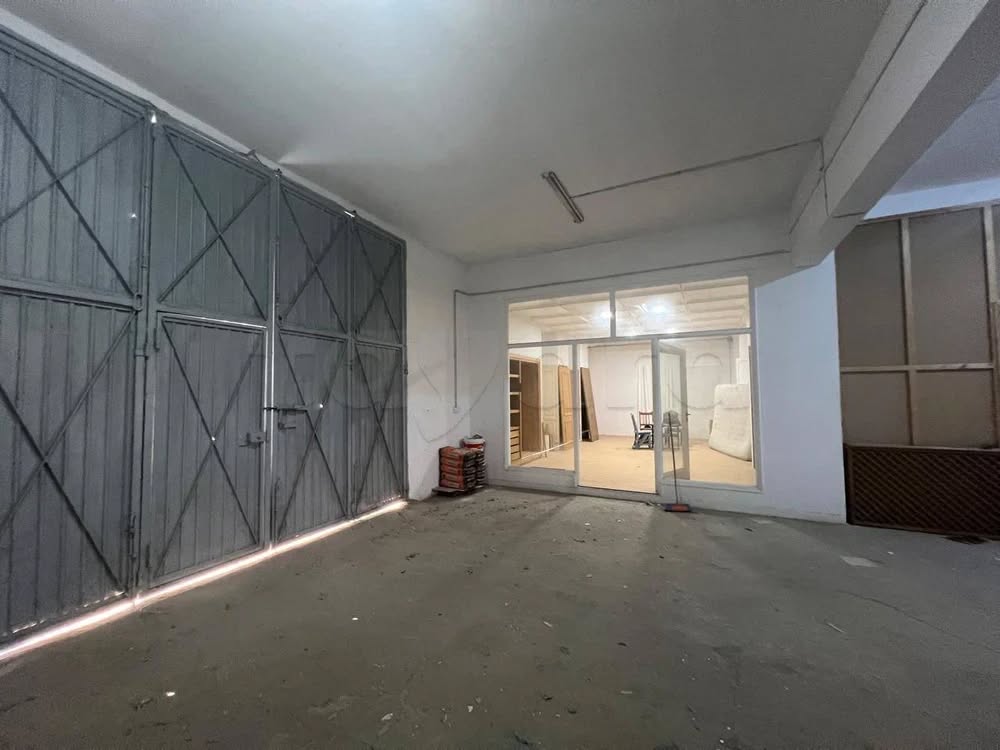 Ariana Ville&nbsp;Ariana&nbsp;Bureaux & Commerces&nbsp;Atelier,Garage&nbsp;Local industriel � ariana c�t� rondpoint escale