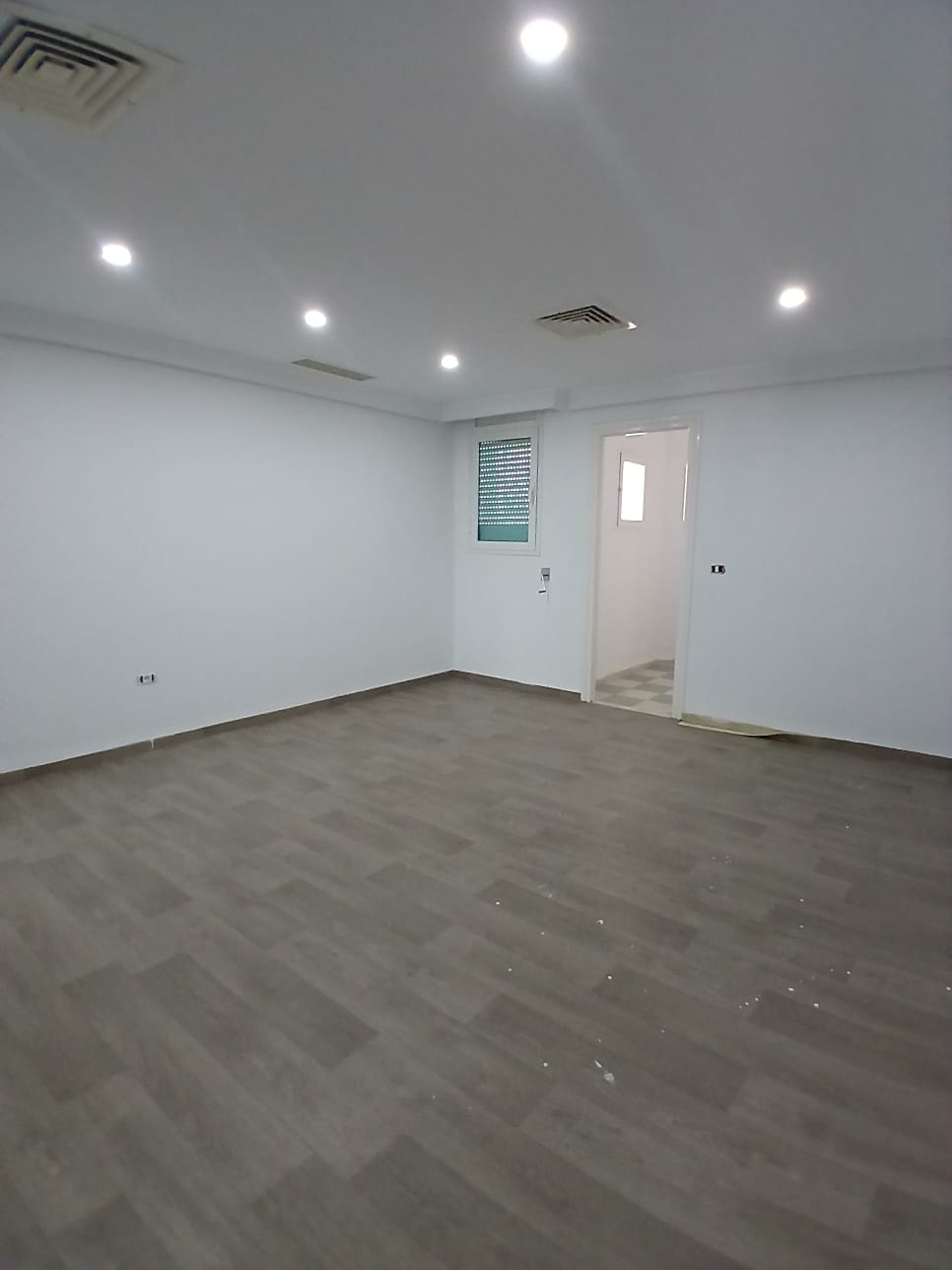 Ariana Ville&nbsp;Cite Ennasr 1&nbsp;Location&nbsp;Autre&nbsp;Appartement � usage bureautique s4 � ennasr 1