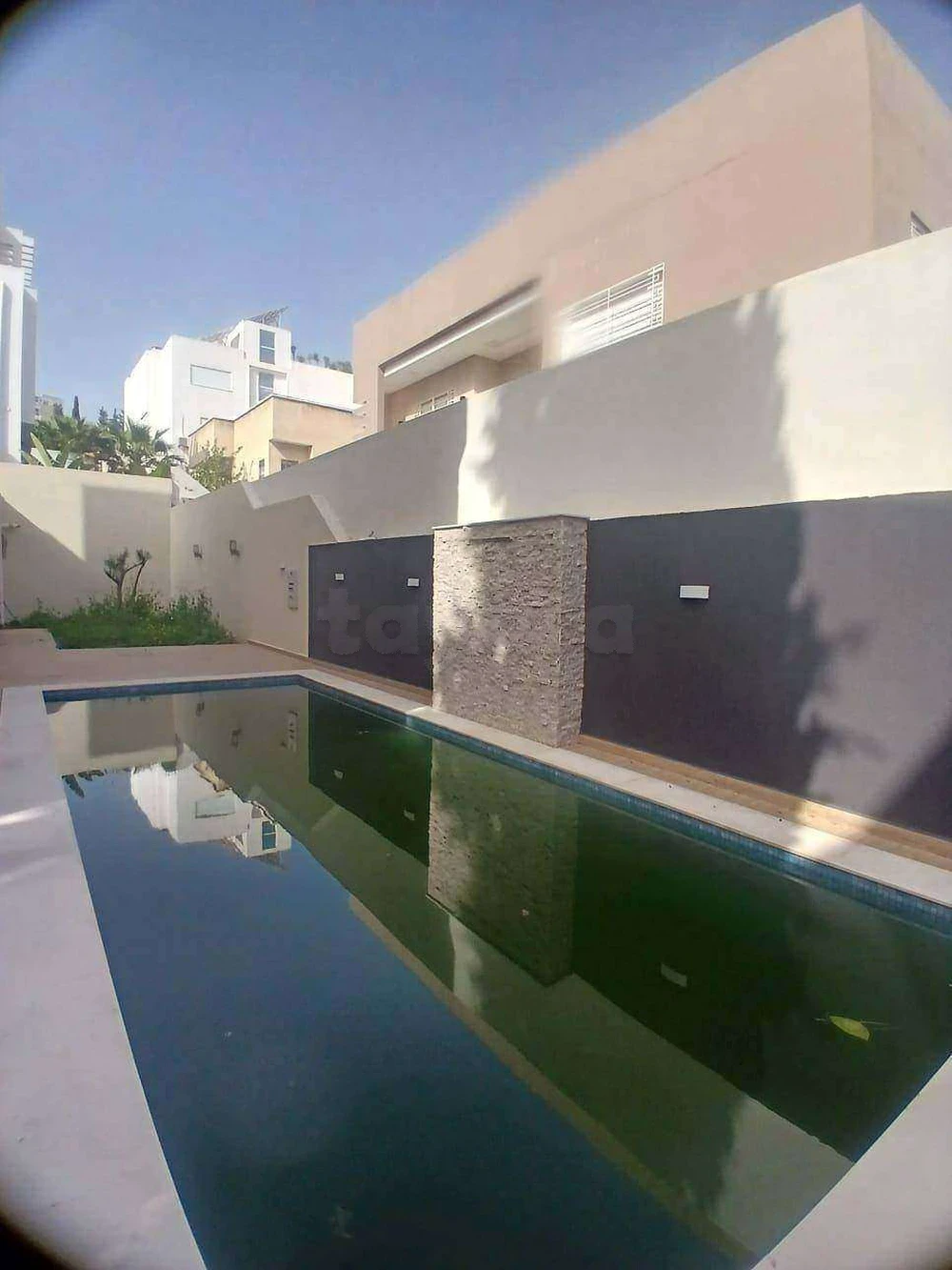 Mnihla&nbsp;Jardins d'el Menzah&nbsp;Vente&nbsp;Appart. 5 pi�ces+&nbsp;Superbe villa � jardin del menzah 2