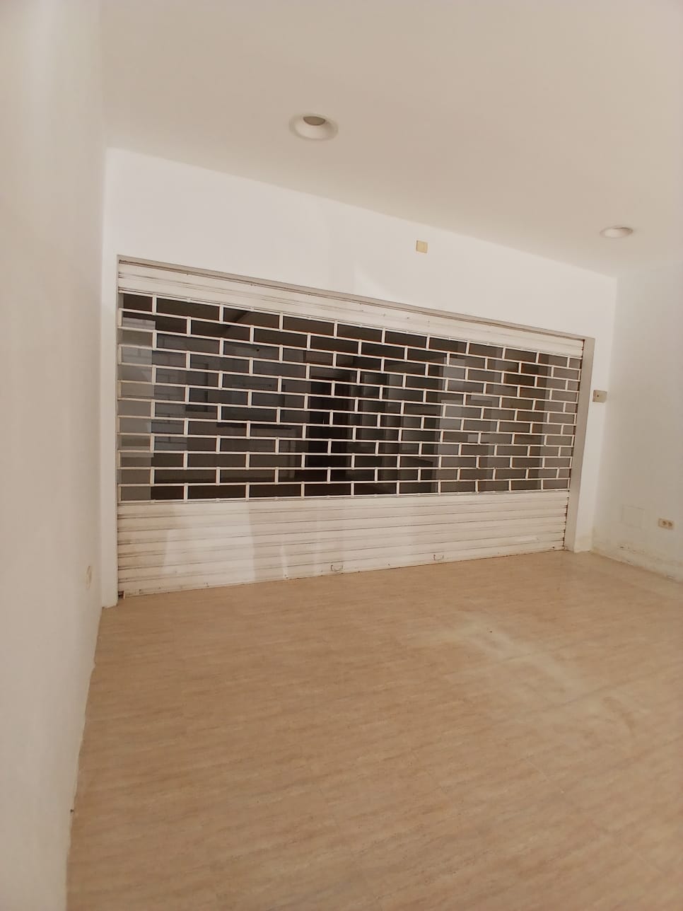 Ariana Ville&nbsp;Cite Ennasr 1&nbsp;Bureaux & Commerces&nbsp;G�rance libre&nbsp;Local commercial fonds murs � ennasr 1