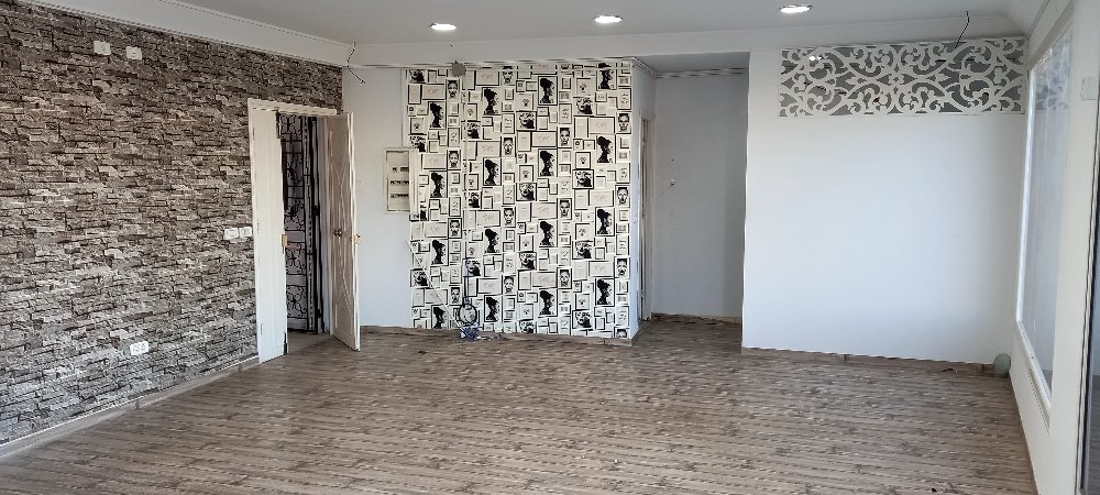 Mnihla&nbsp;Mnihla&nbsp;Location&nbsp;Surfaces&nbsp;Bureau ou salle d'exposition et esth�tique