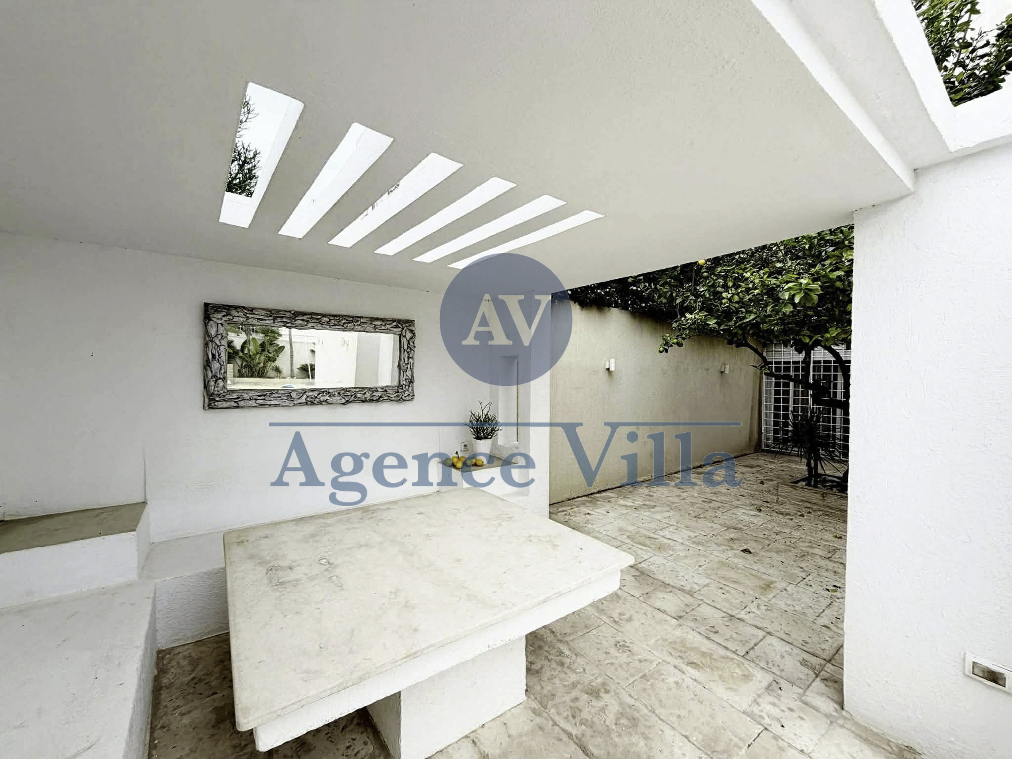 La Marsa&nbsp;Marsa Ennassim&nbsp;Location&nbsp;Appart. 5 pi�ces+&nbsp;Charmante villa jumel�e avec piscine � la marsa