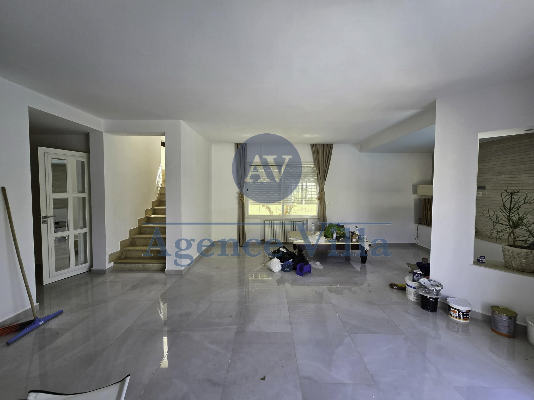 La Marsa&nbsp;Marsa Ennassim&nbsp;Location&nbsp;Appart. 5 pi�ces+&nbsp;Charmante villa jumel�e avec piscine � la marsa