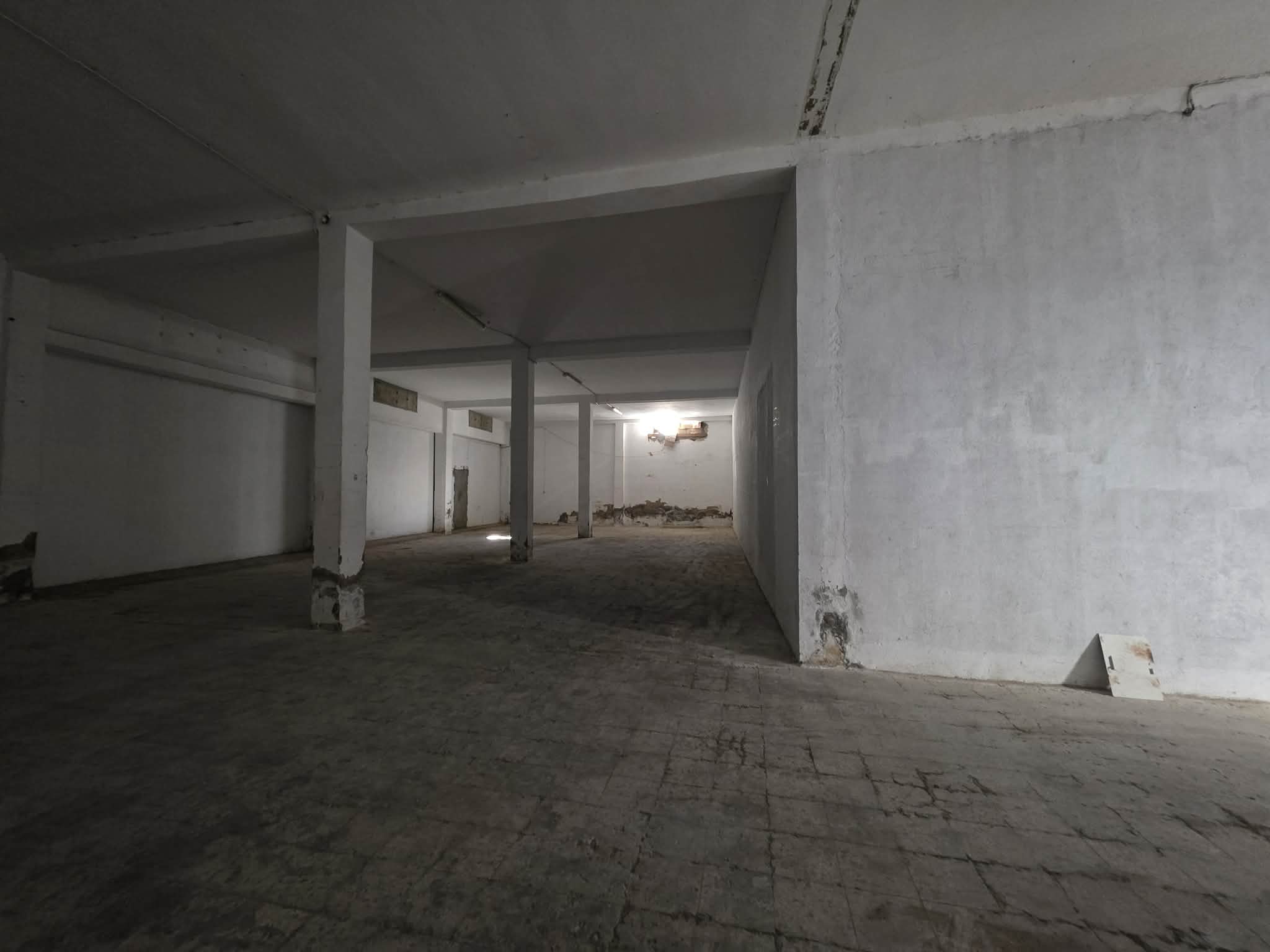 La Marsa&nbsp;Berge Du Lac&nbsp;Bureaux & Commerces&nbsp;Autre&nbsp;Local  d�p�t industriel au lac 3  kram