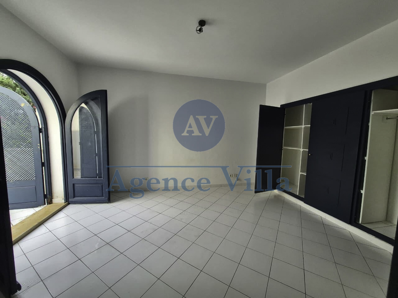 La Marsa&nbsp;Gammart&nbsp;Location&nbsp;Appart. 4 pi�ces&nbsp;Duplex s3 � golden gammarth