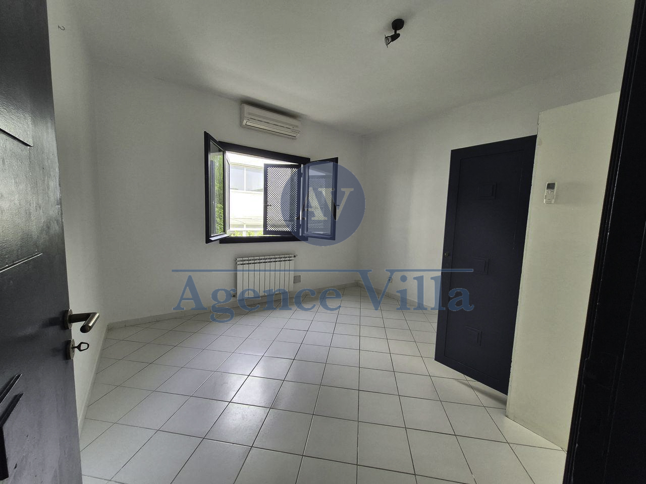 La Marsa&nbsp;Gammart&nbsp;Location&nbsp;Appart. 4 pi�ces&nbsp;Duplex s3 � golden gammarth