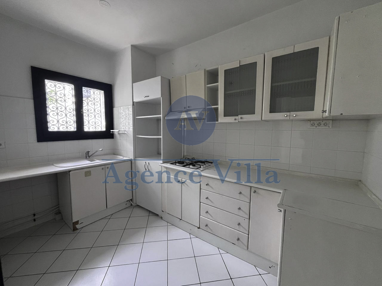 La Marsa&nbsp;Gammart&nbsp;Location&nbsp;Appart. 4 pi�ces&nbsp;Duplex s3 � golden gammarth