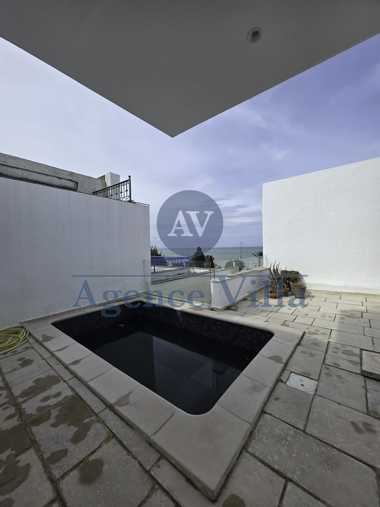 La Marsa&nbsp;Marsa Safsaf&nbsp;Location&nbsp;Appart. 4 pi�ces&nbsp;Superbe duplex neuf avec vue imprenable sur mer