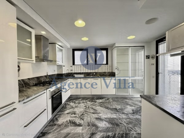 La Marsa&nbsp;Gammart&nbsp;Location&nbsp;Appart. 4 pi�ces&nbsp;Un superbe triplex avec terrasse