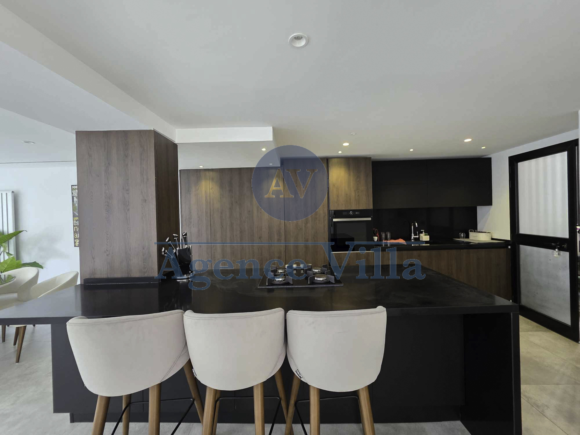 La Marsa&nbsp;Gammart&nbsp;Location&nbsp;Appart. 5 pi�ces+&nbsp;Un triplex haut standing avec piscine suspendue