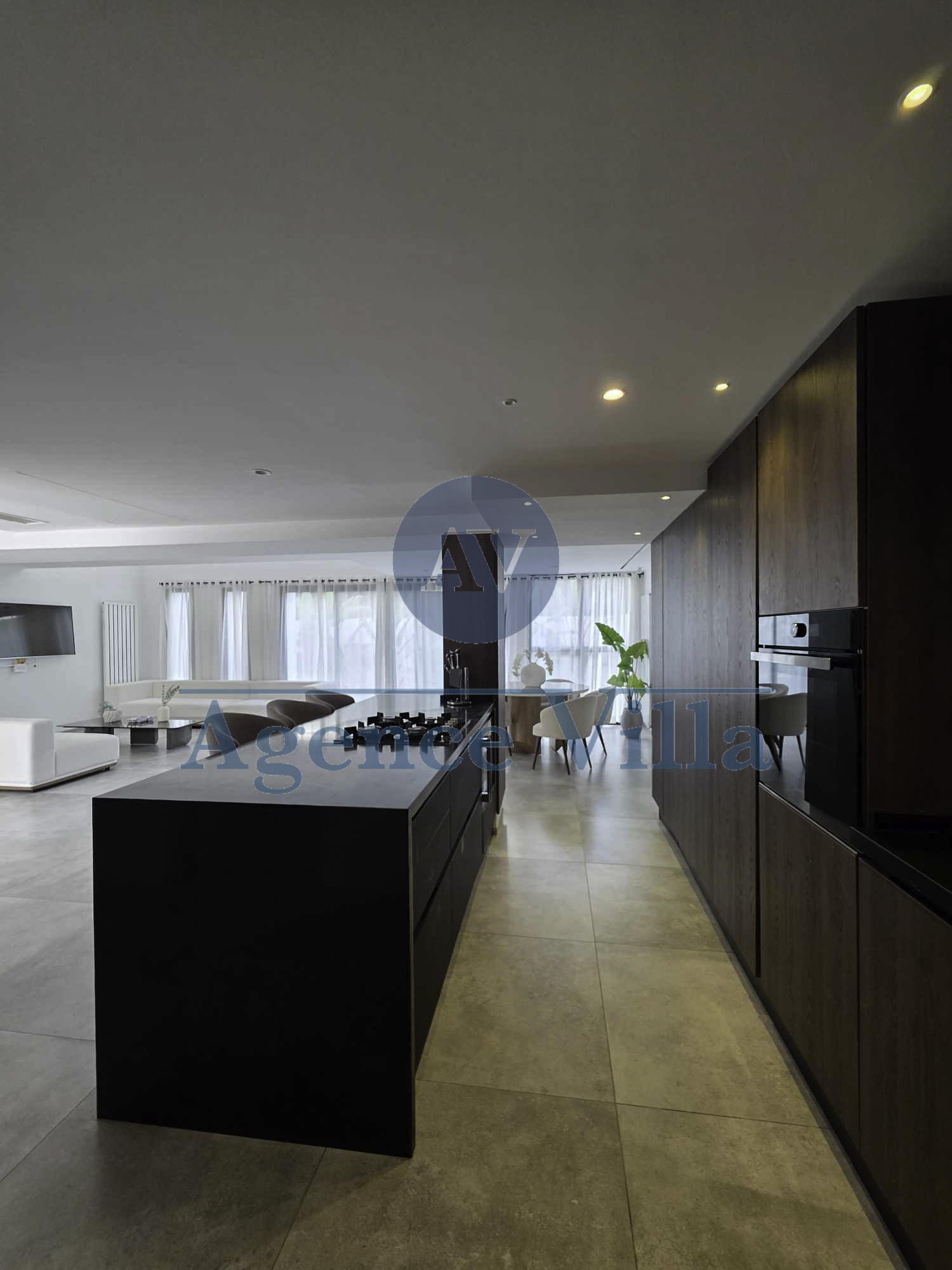 La Marsa&nbsp;Gammart&nbsp;Location&nbsp;Appart. 5 pi�ces+&nbsp;Un triplex haut standing avec piscine suspendue